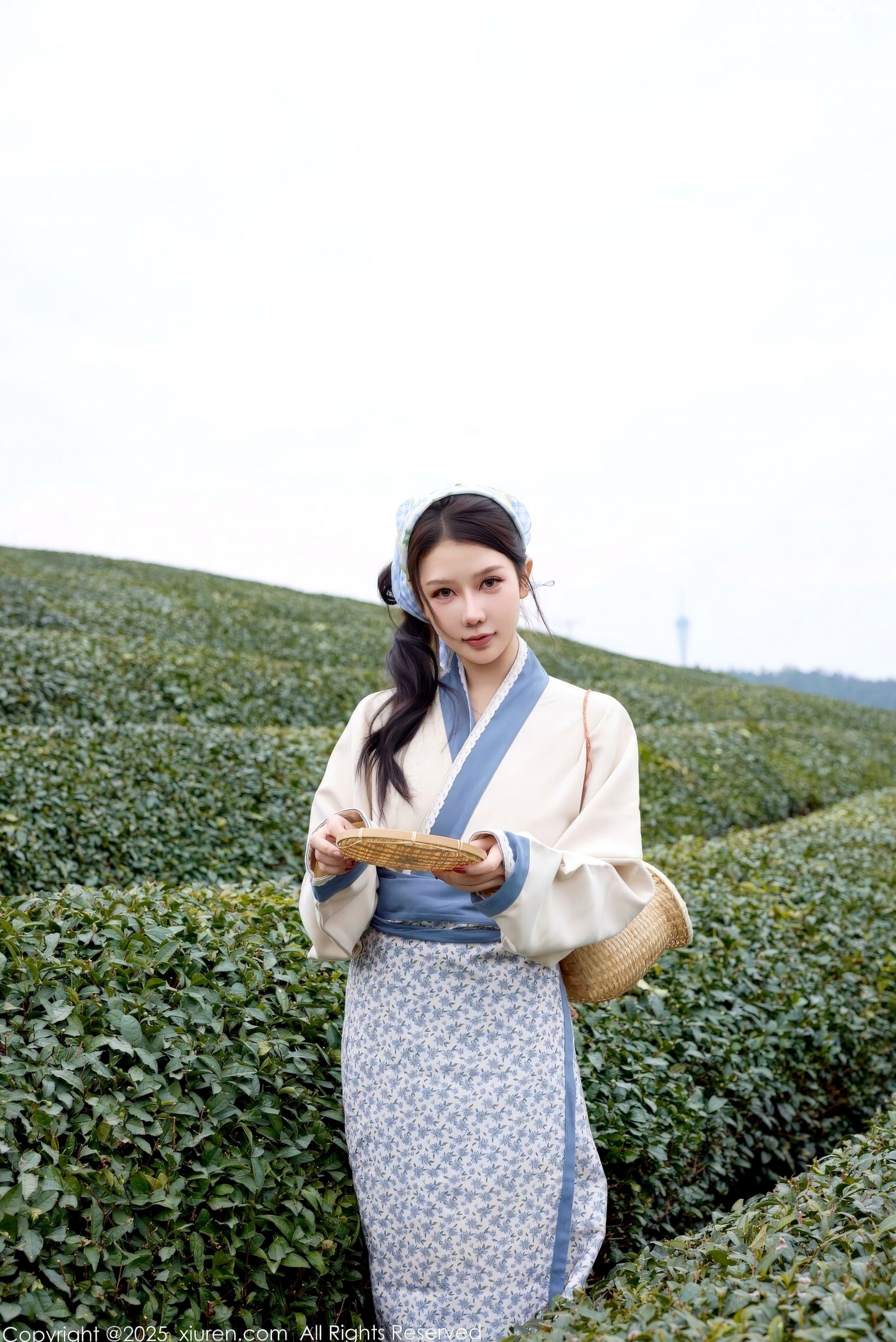 秀人网XiuRen 尹甜甜 采茶女古风白衣户外大尺度写真 清新茶园极品美腿