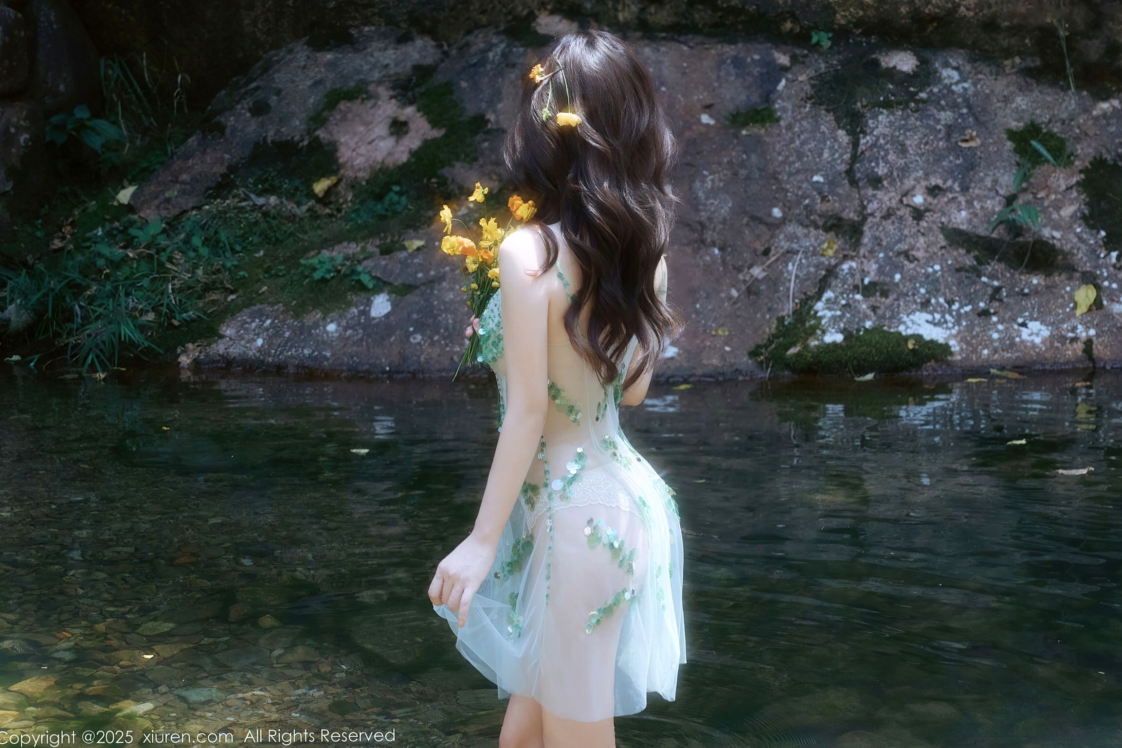 XiuRen秀人网 NO.10756 尹甜甜 - 户外小溪淡绿透视纱裙仙气性感写真
