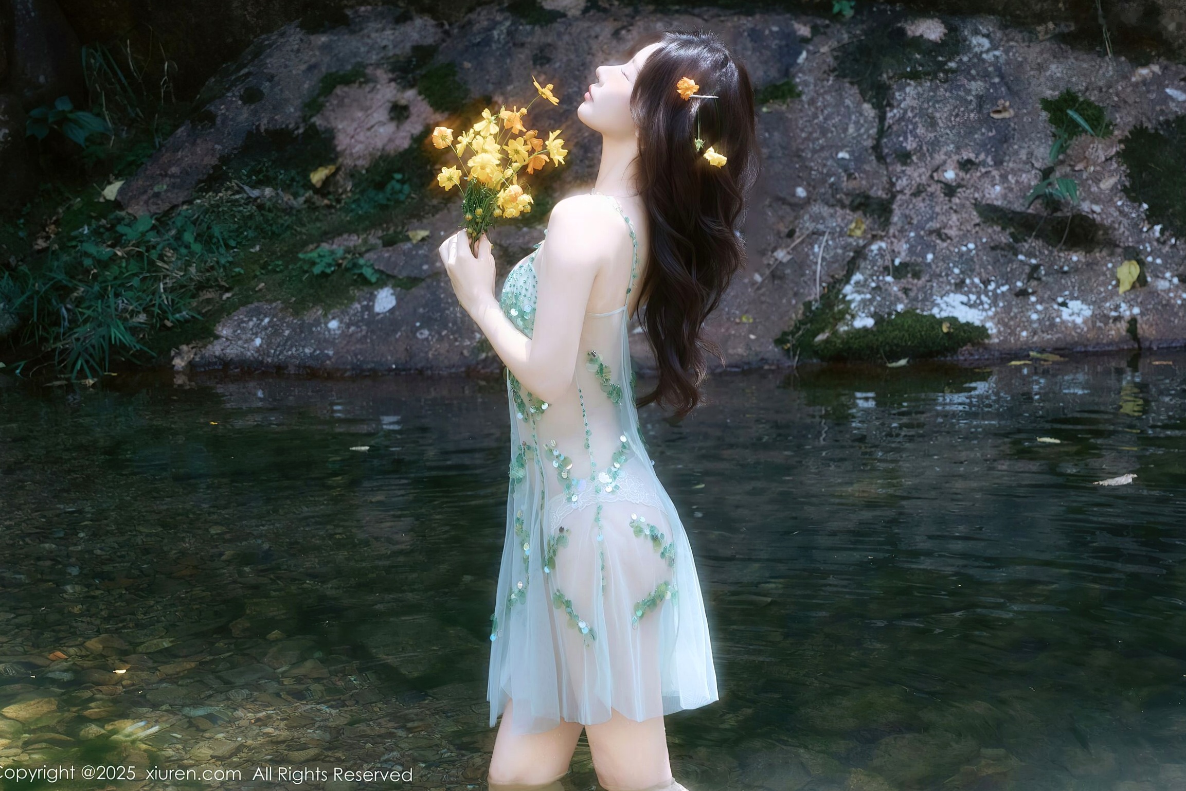 XiuRen秀人网 NO.10756 尹甜甜 - 户外小溪淡绿透视纱裙仙气性感写真