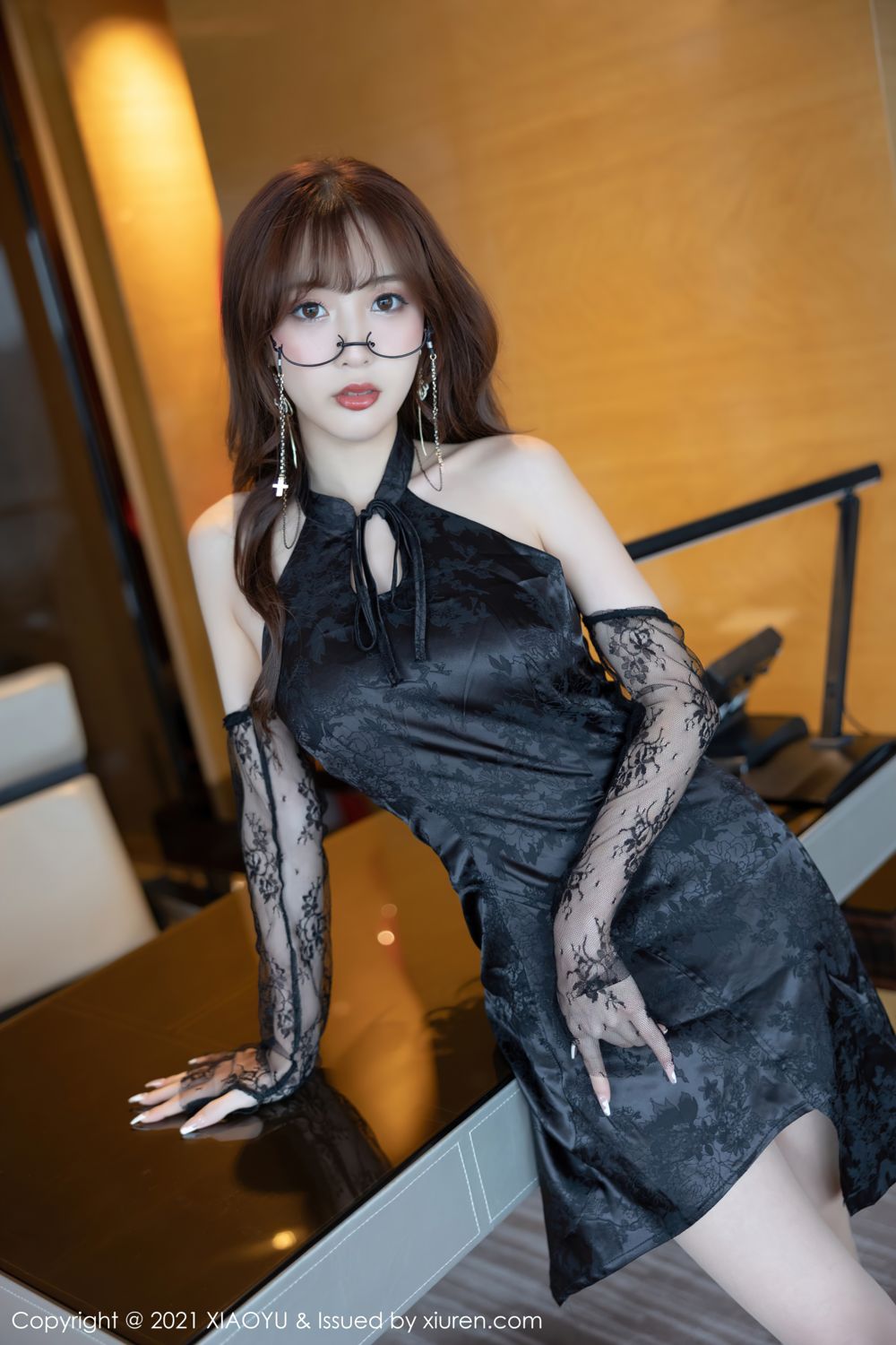 新人模特林星阑 眼镜OL与典雅服饰