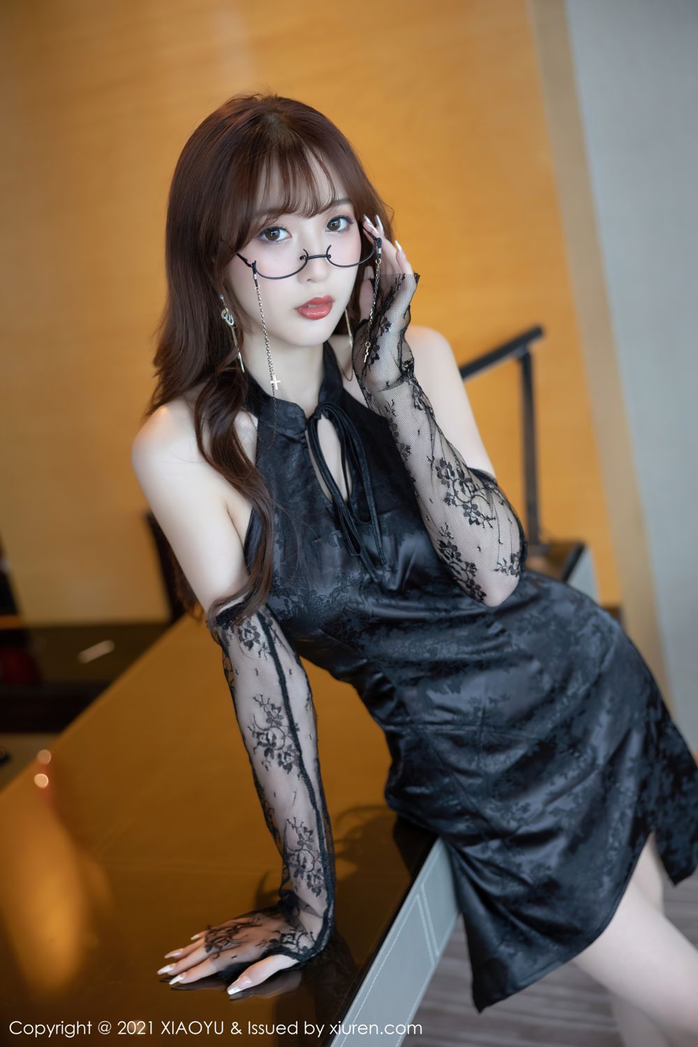 新人模特林星阑 眼镜OL与典雅服饰