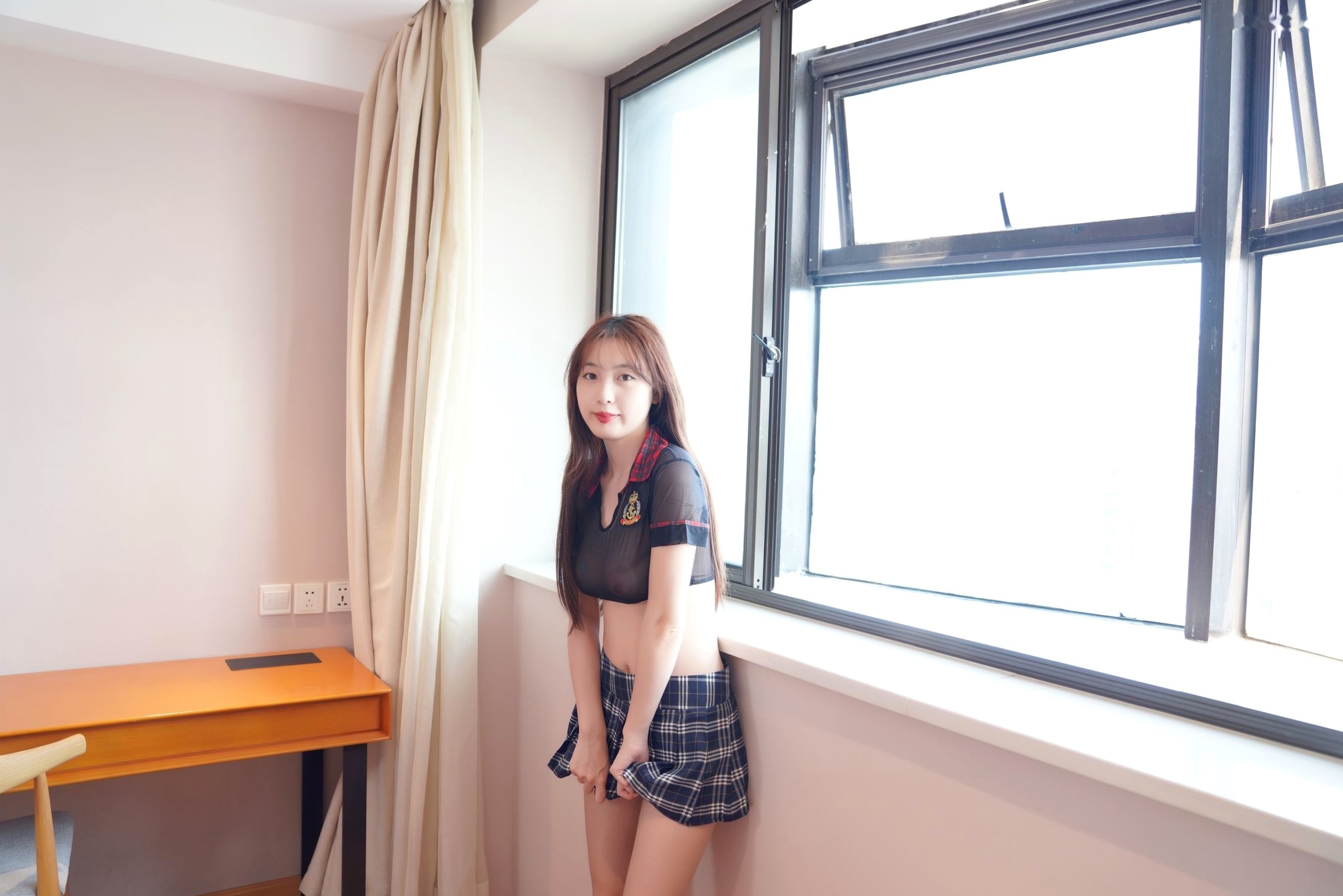 XR-Uncensored 林星阑绝密私拍系列,16K超清制服诱惑,校服下的清纯与性感,XiuRen秀人网室内私房写真