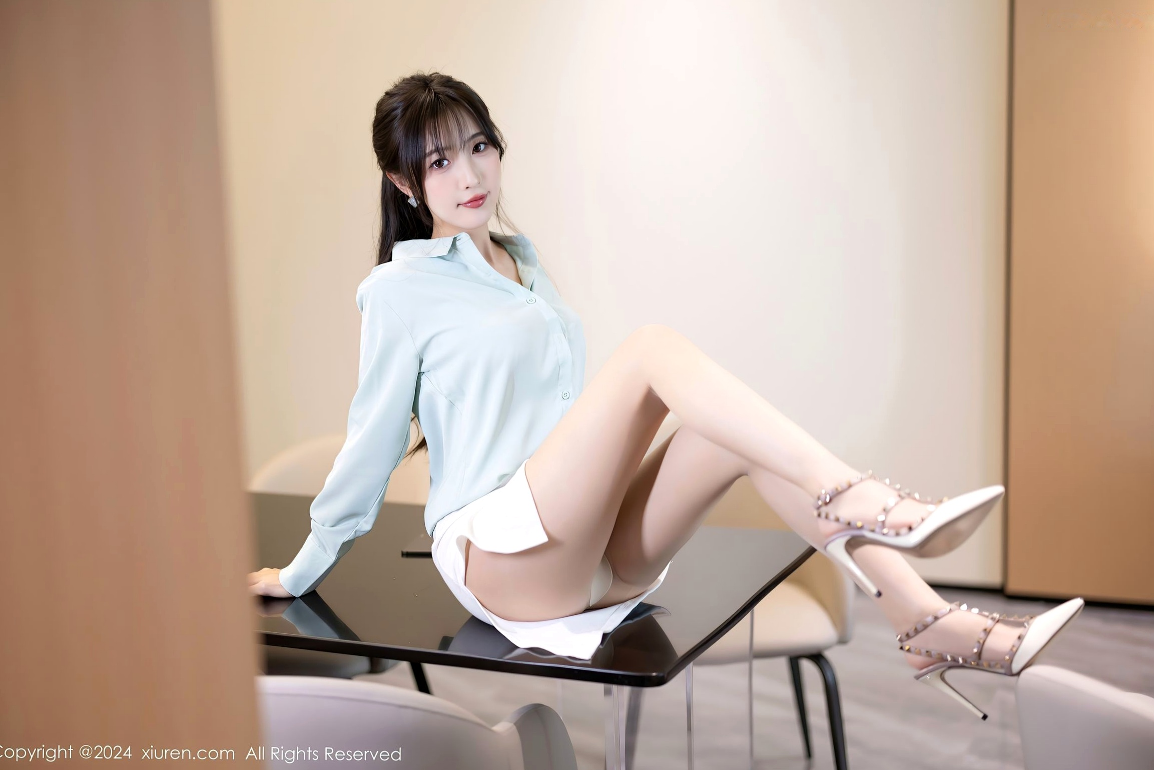 林星阑 - 职场OL制服办公室诱惑, 极致私房丝袜美腿, 秀人网高清写真集