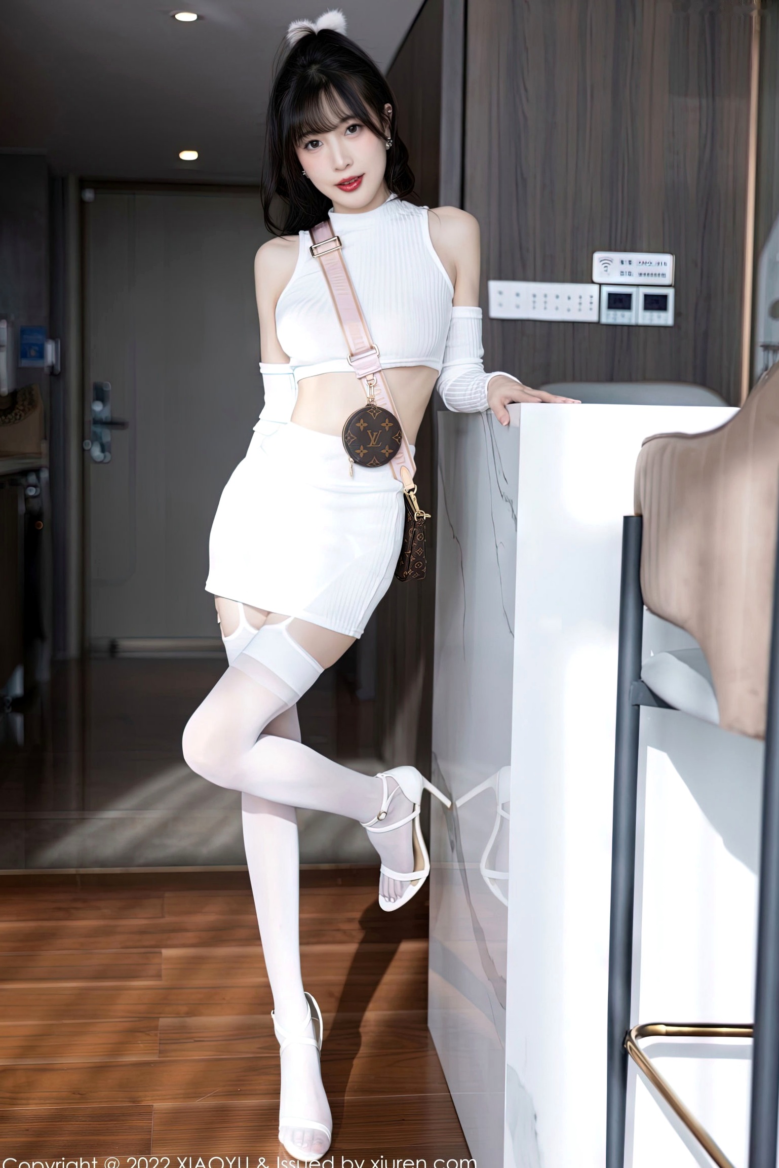 XiaoYu语画界-928-林星阑-纯欲白色抹胸搭配白丝吊带袜,现代家居极致诱惑,优雅与性感并存的绝美写真