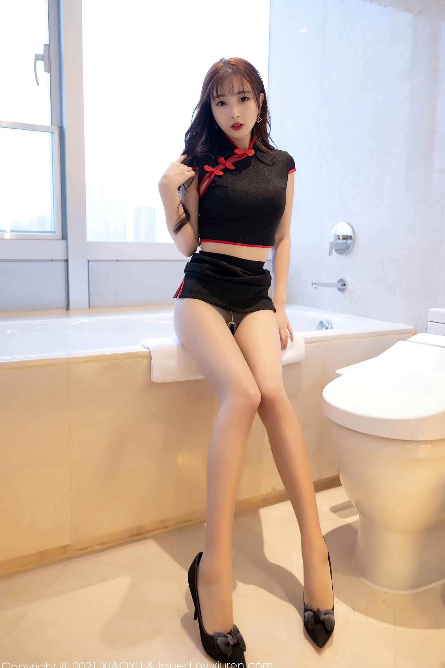 XiaoYu语画界-574-林星阑-创意旗袍私房摄影,黑色蕾丝内衣搭配超薄丝袜,展现极致曲线与御姐魅力-2021.07.20