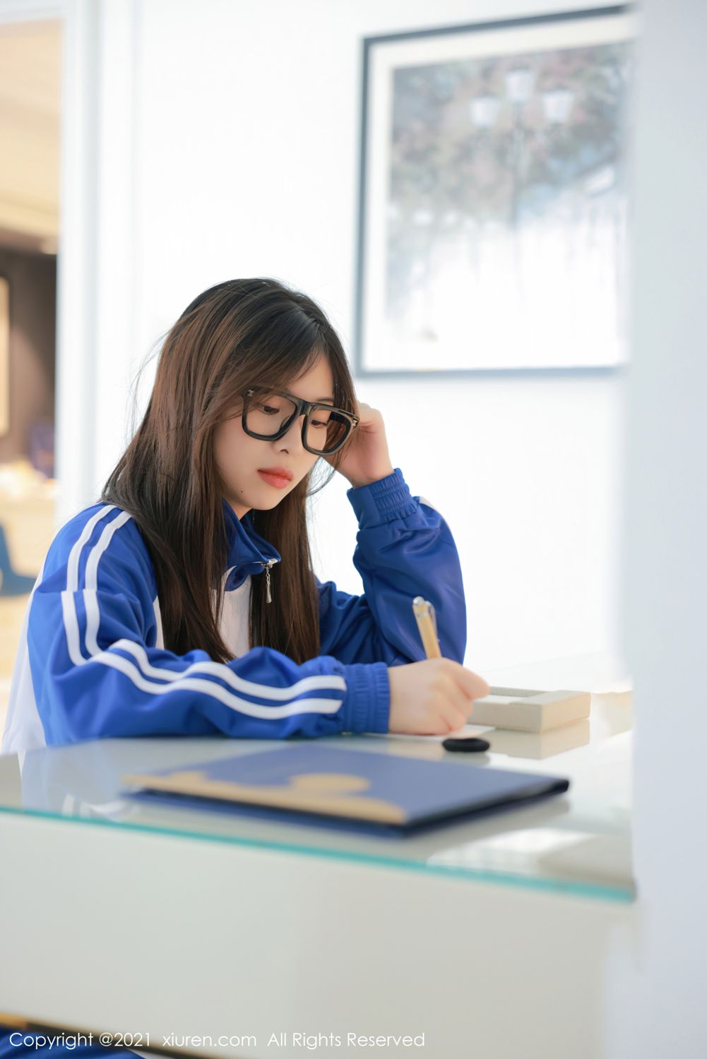明日花桃桃澳门旅拍 蓝色校服下青春活力