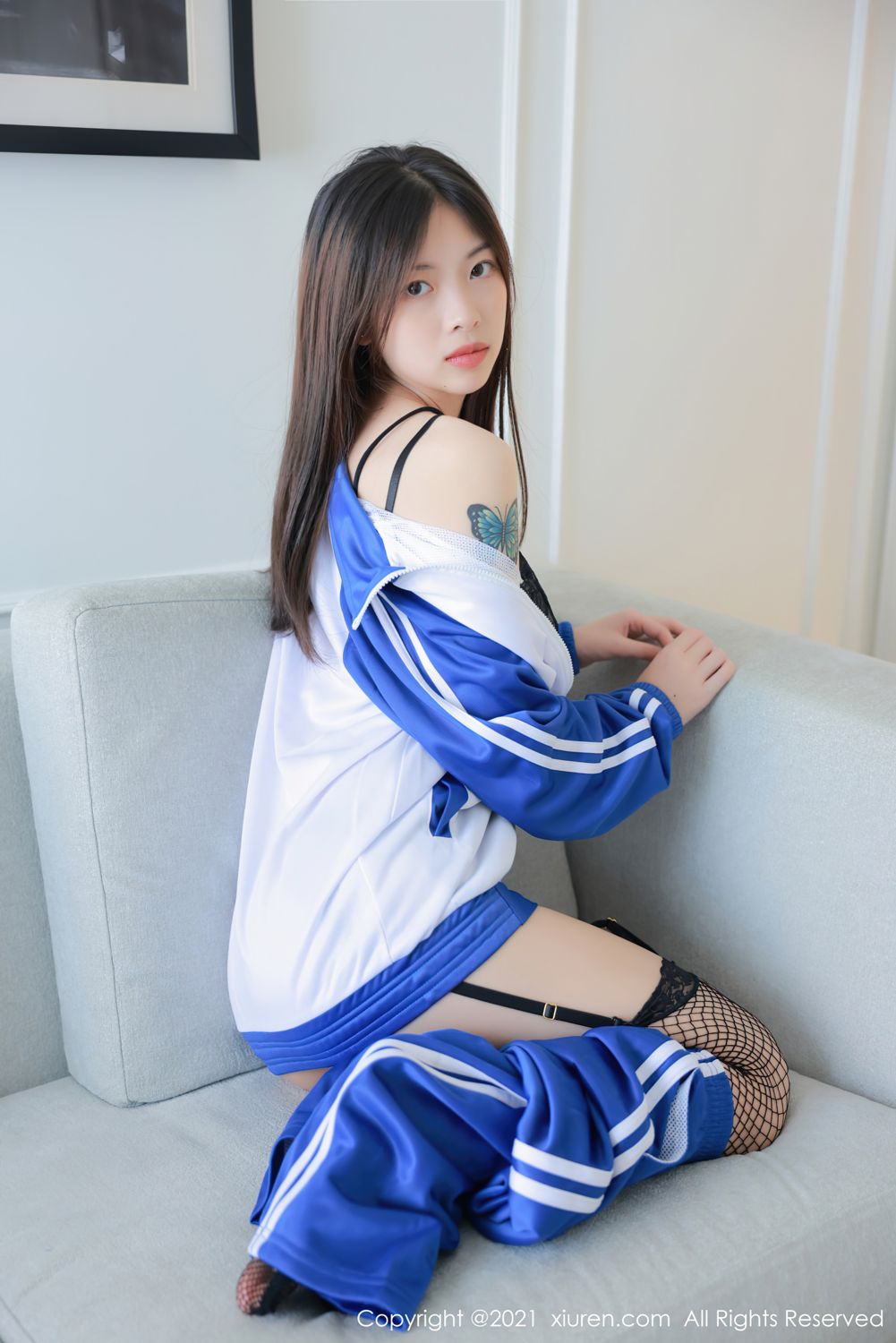 明日花桃桃澳门旅拍 蓝色校服下青春活力