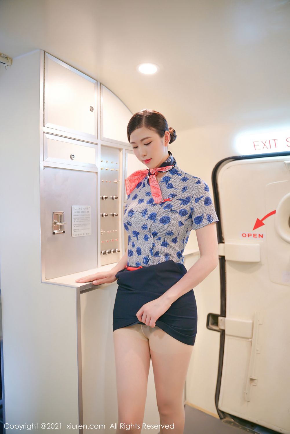 长腿空姐李雅柔 高挑迷人身姿尽显