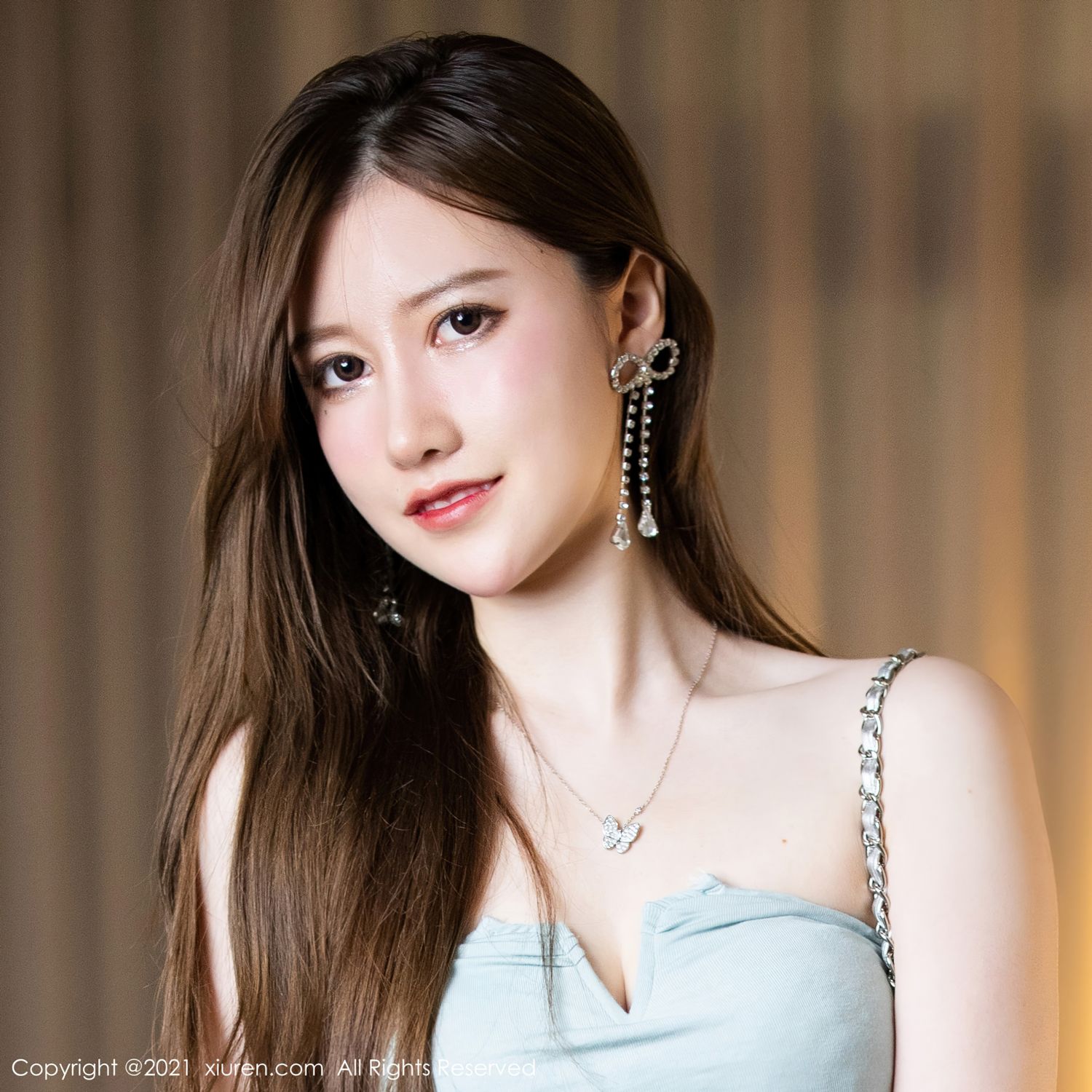新人模特美桃酱 淡雅婀娜的礼裙