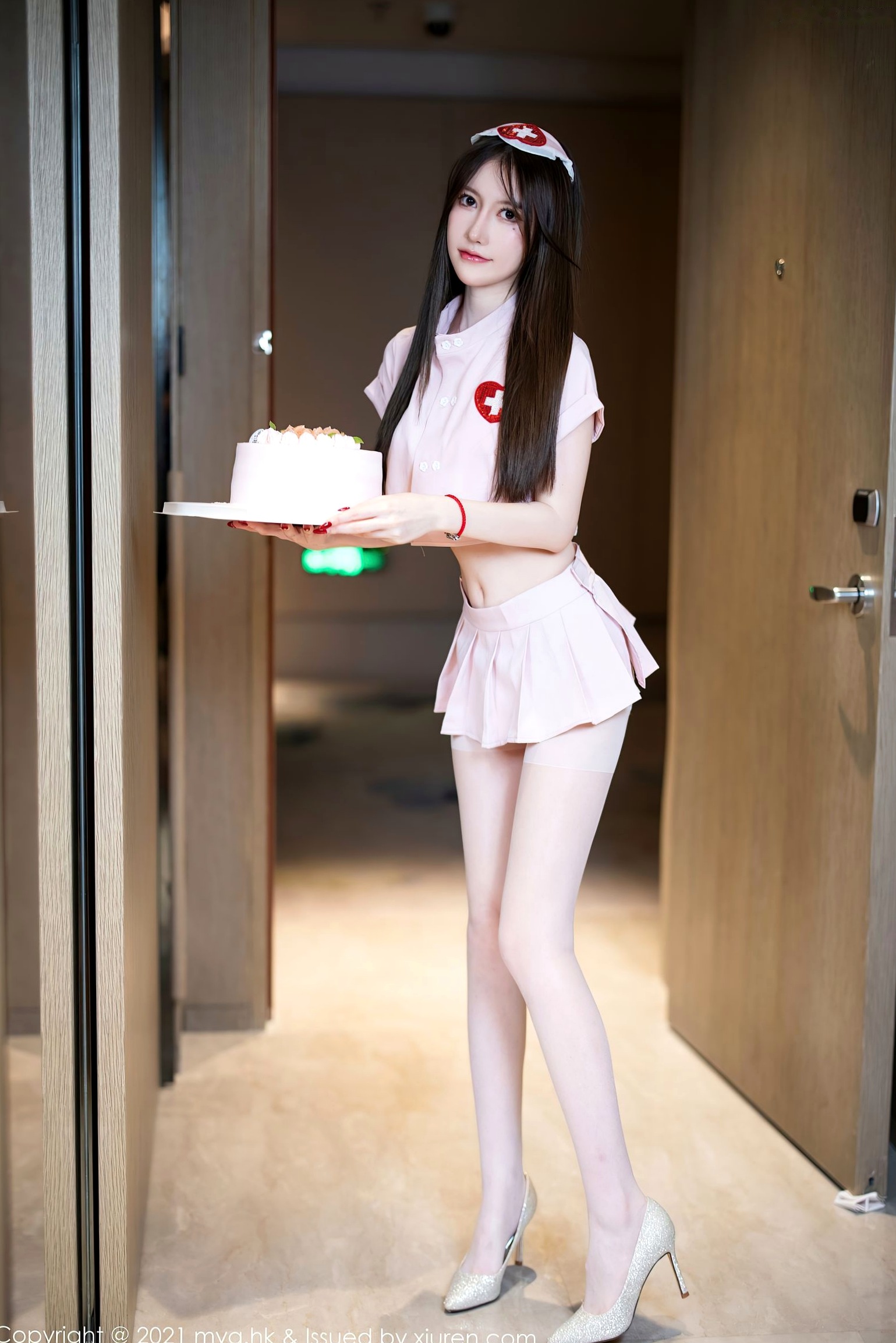 MyGirl美媛馆-615-美桃酱-长三角旅拍粉色护士制服白色内衣肉丝-2021.11.10