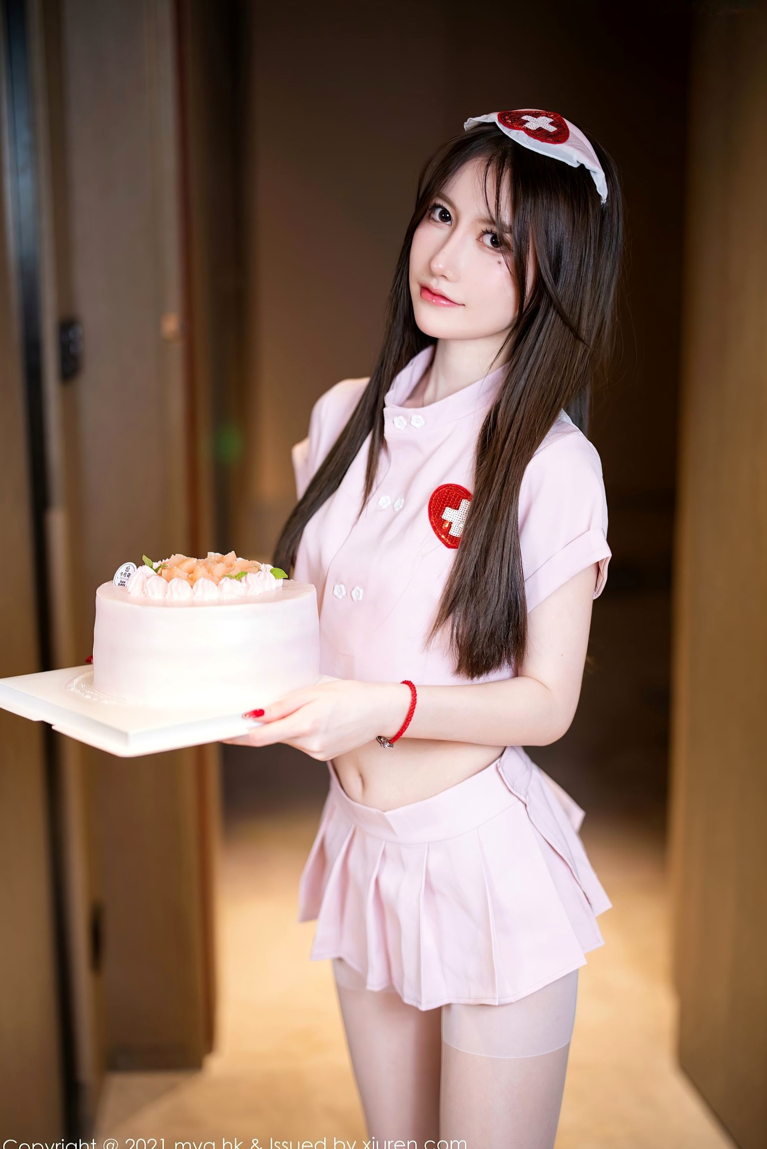 MyGirl美媛馆-615-美桃酱-长三角旅拍粉色护士制服白色内衣肉丝-2021.11.10