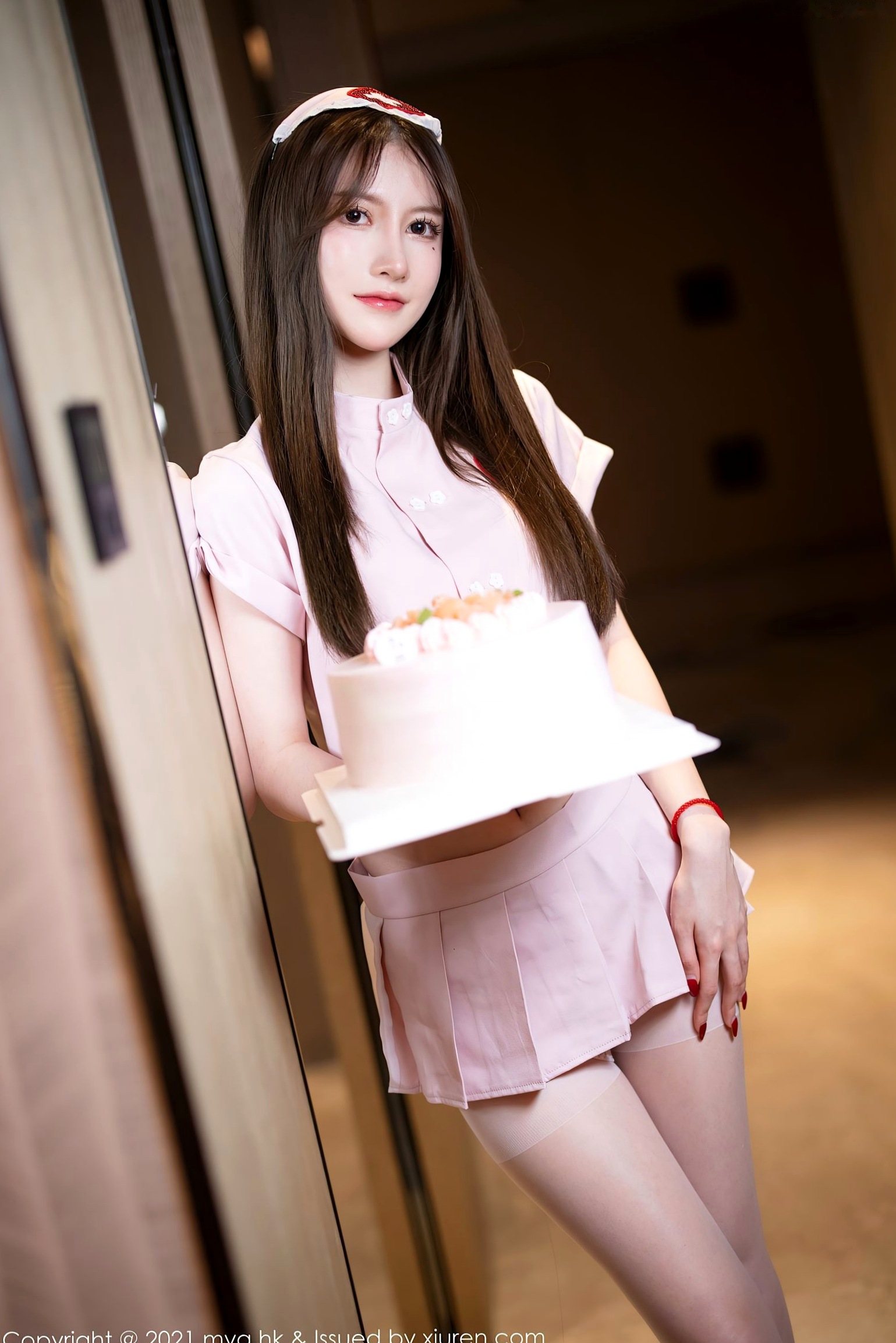 MyGirl美媛馆-615-美桃酱-长三角旅拍粉色护士制服白色内衣肉丝-2021.11.10