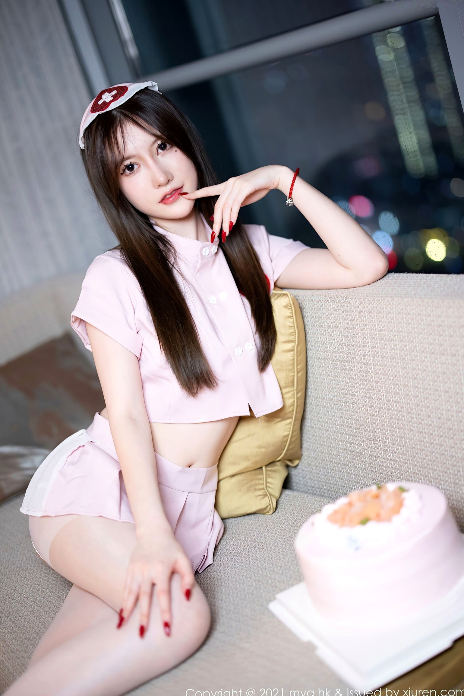 MyGirl美媛馆-615-美桃酱-长三角旅拍粉色护士制服白色内衣肉丝-2021.11.10