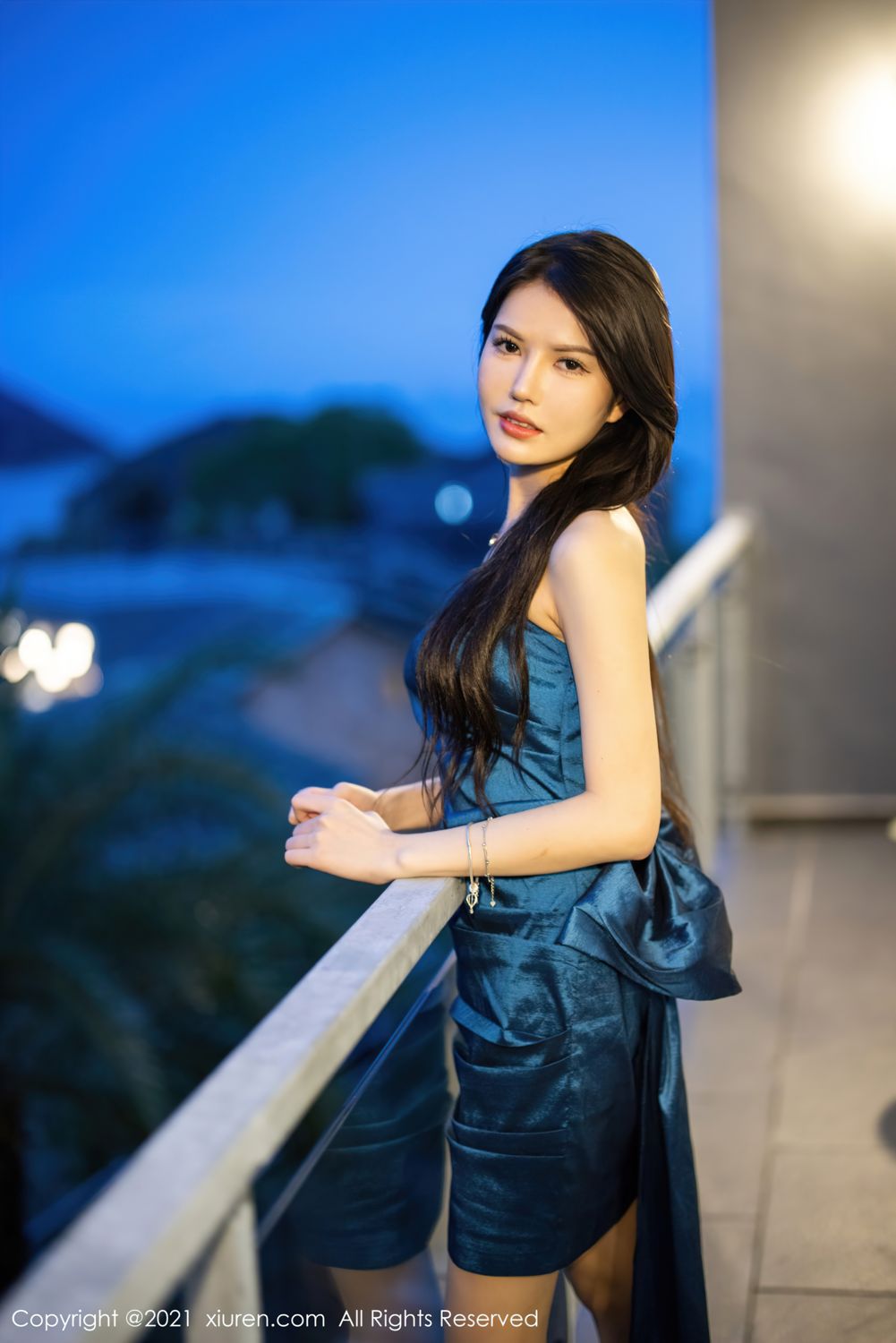 新人模特媛媛酱 深蓝色典雅礼服