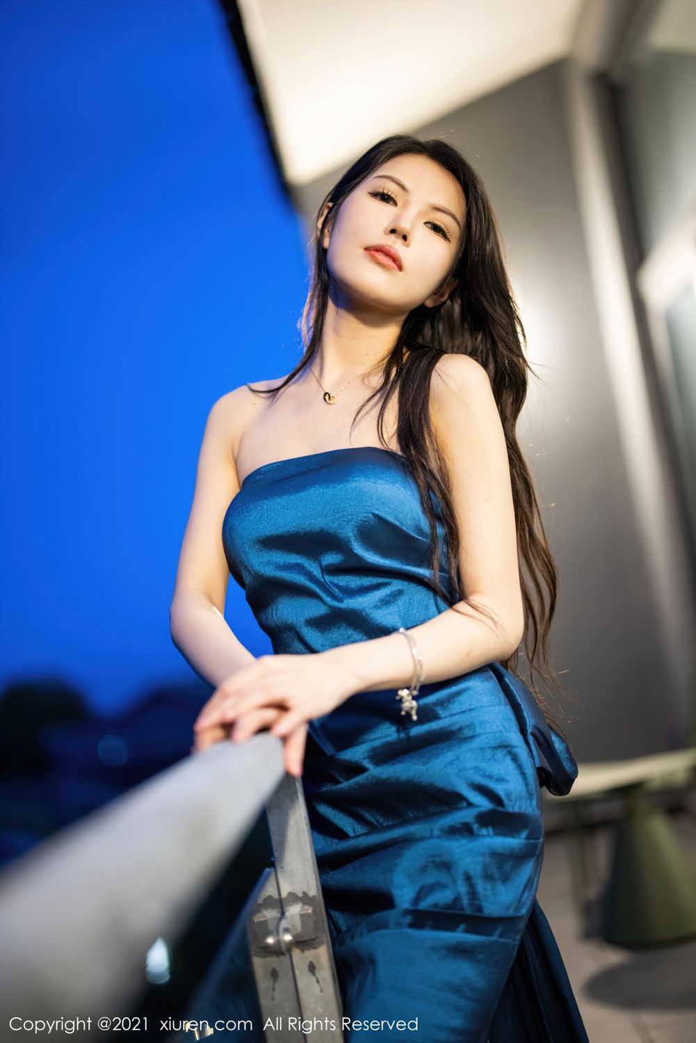 新人模特媛媛酱 深蓝色典雅礼服