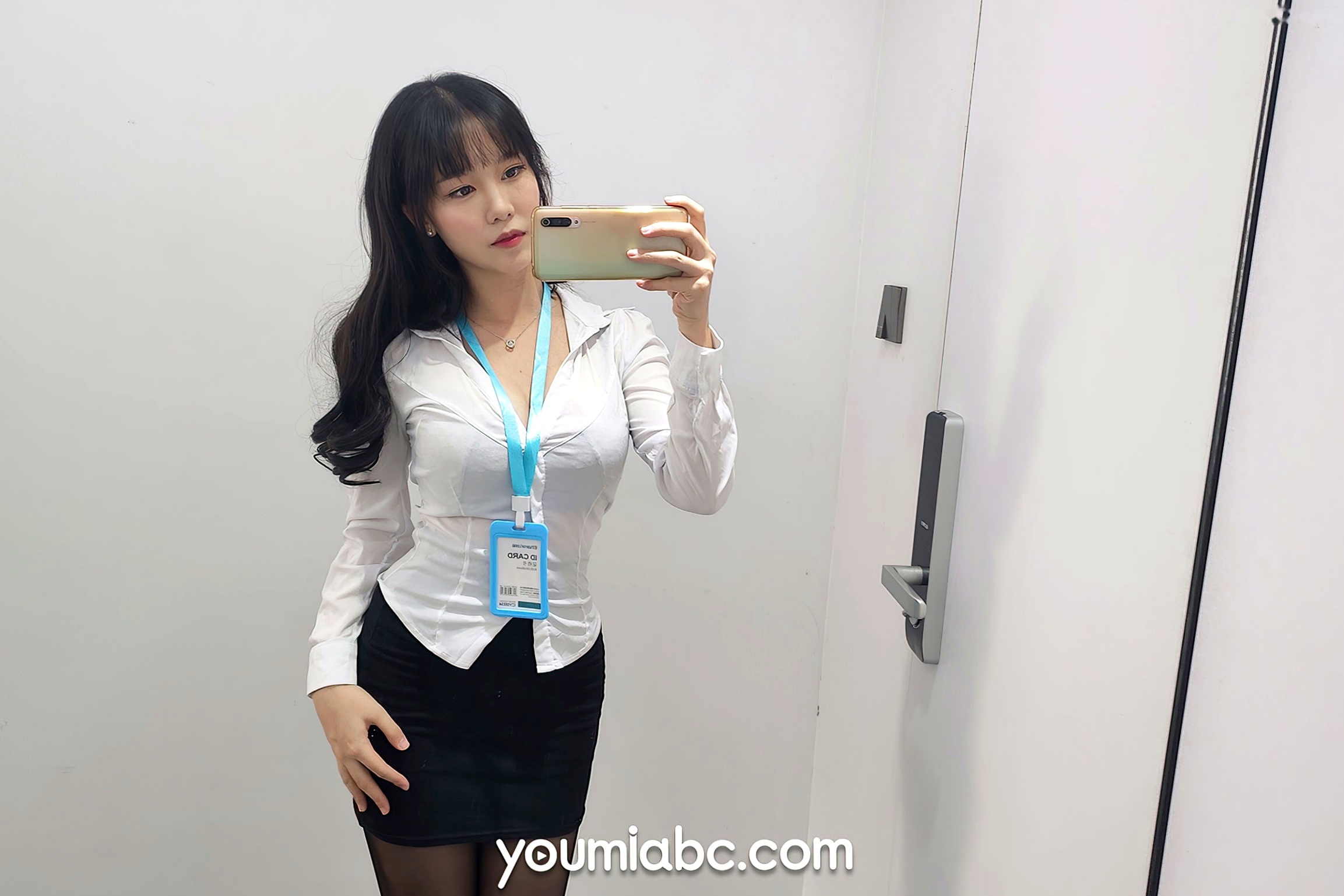 YouMi尤蜜-2020.12.13-抖娘利世-《OL午间自拍》制服诱惑职场写真翘臀福利