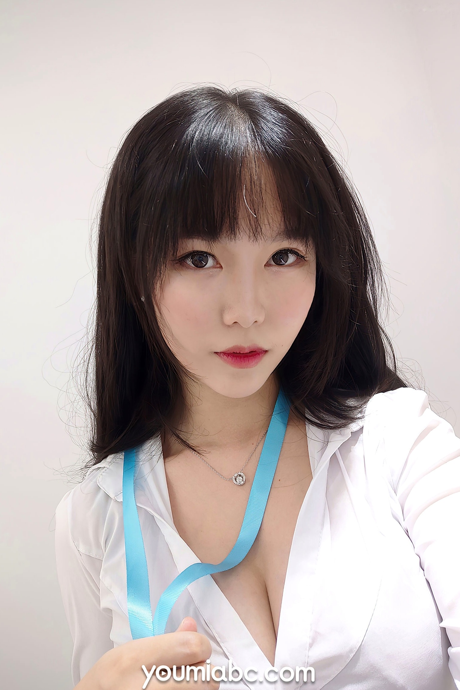 YouMi尤蜜-2020.12.13-抖娘利世-《OL午间自拍》制服诱惑职场写真翘臀福利