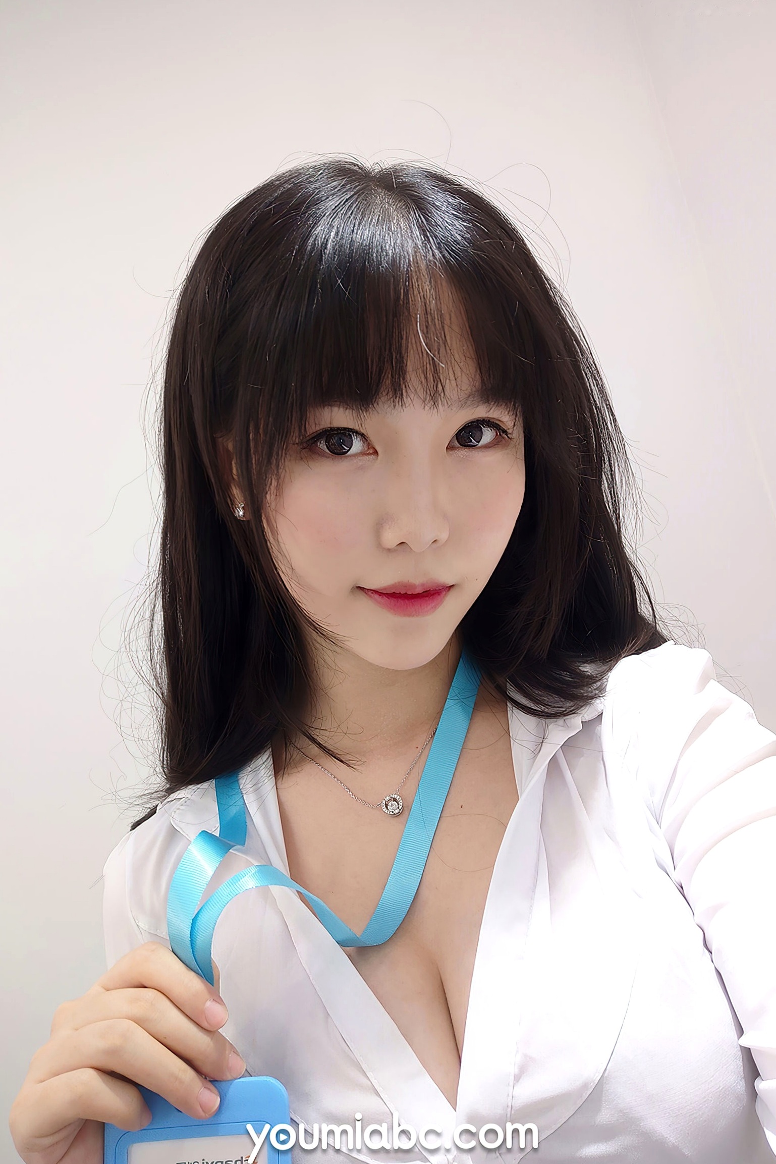 YouMi尤蜜-2020.12.13-抖娘利世-《OL午间自拍》制服诱惑职场写真翘臀福利