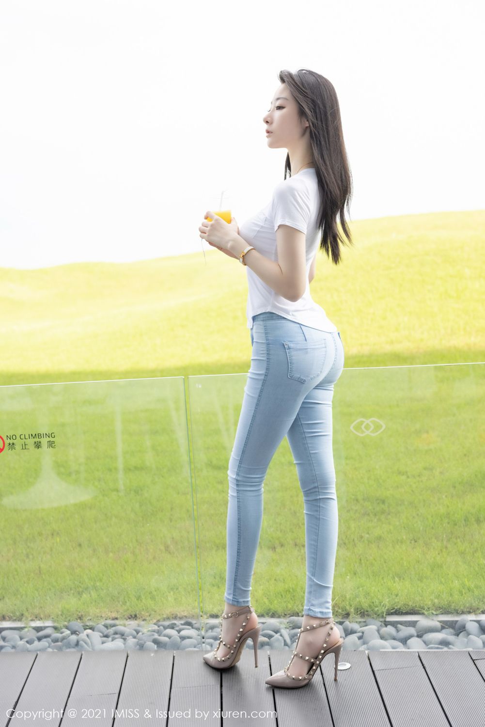新人模特逗逗DouDou 长相清秀苗条多姿