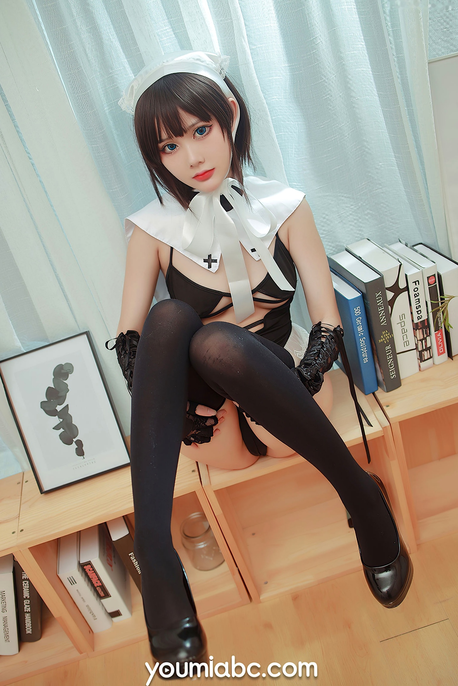 尤蜜YouMi-您的蛋蛋-美味修女Cosplay写真-室内性感制服诱惑,黑丝高跟尽显动人魅力