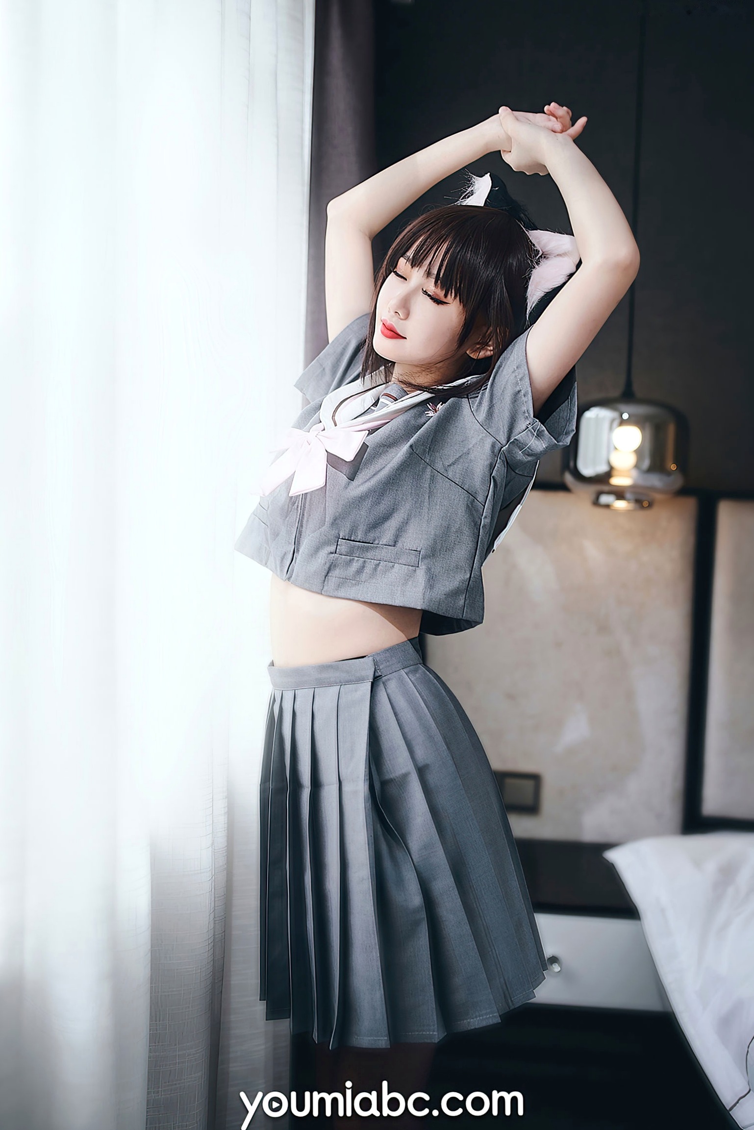 YouMi尤蜜-您的蛋蛋《制服猫娘》:元气日系制服搭配黑丝美腿,演绎极致甜辣制服诱惑与性感姿态