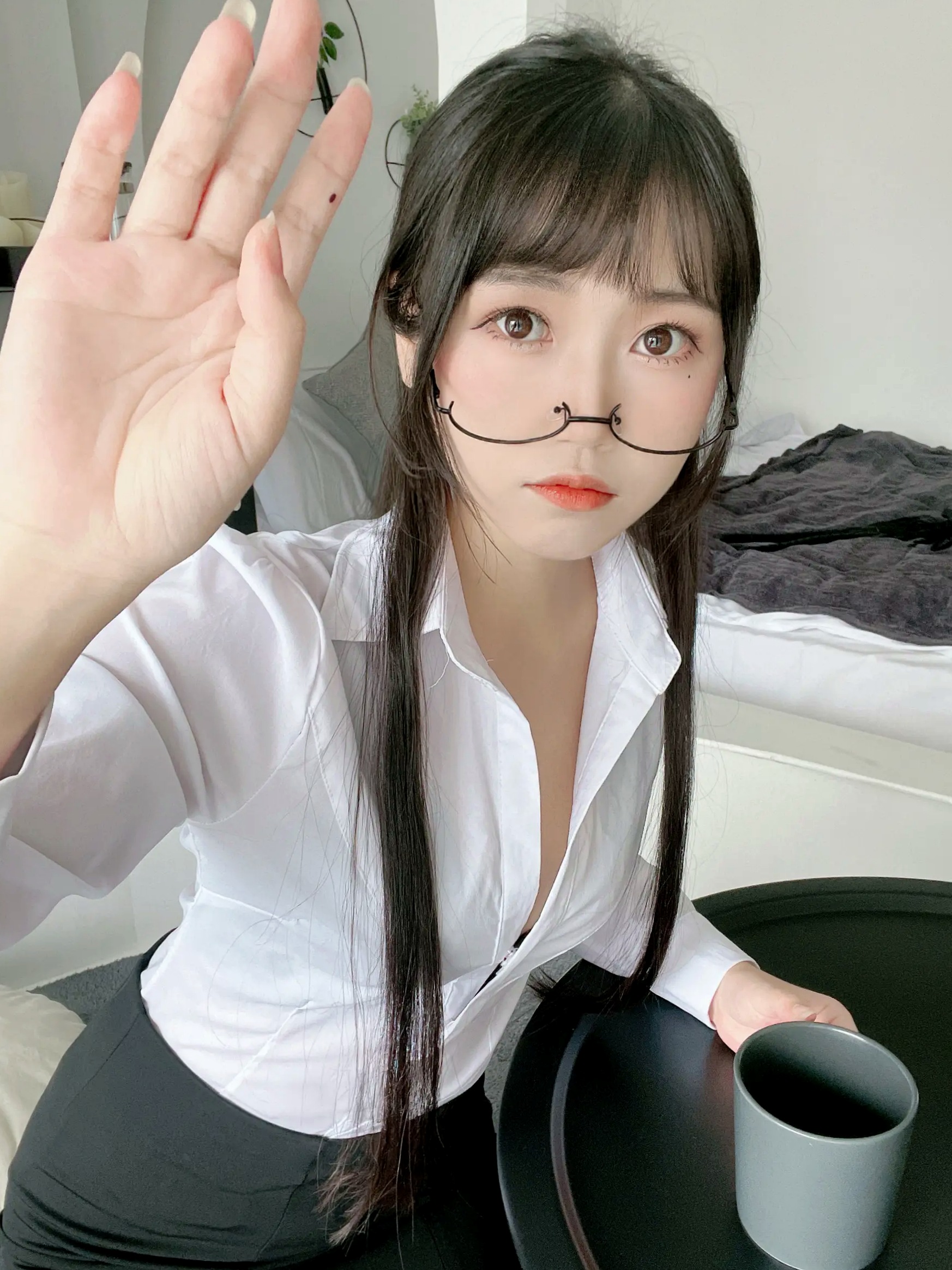 不呆猫 - 黑丝包臀OL制服诱惑,知性金丝眼镜职场装扮,气质私房写真