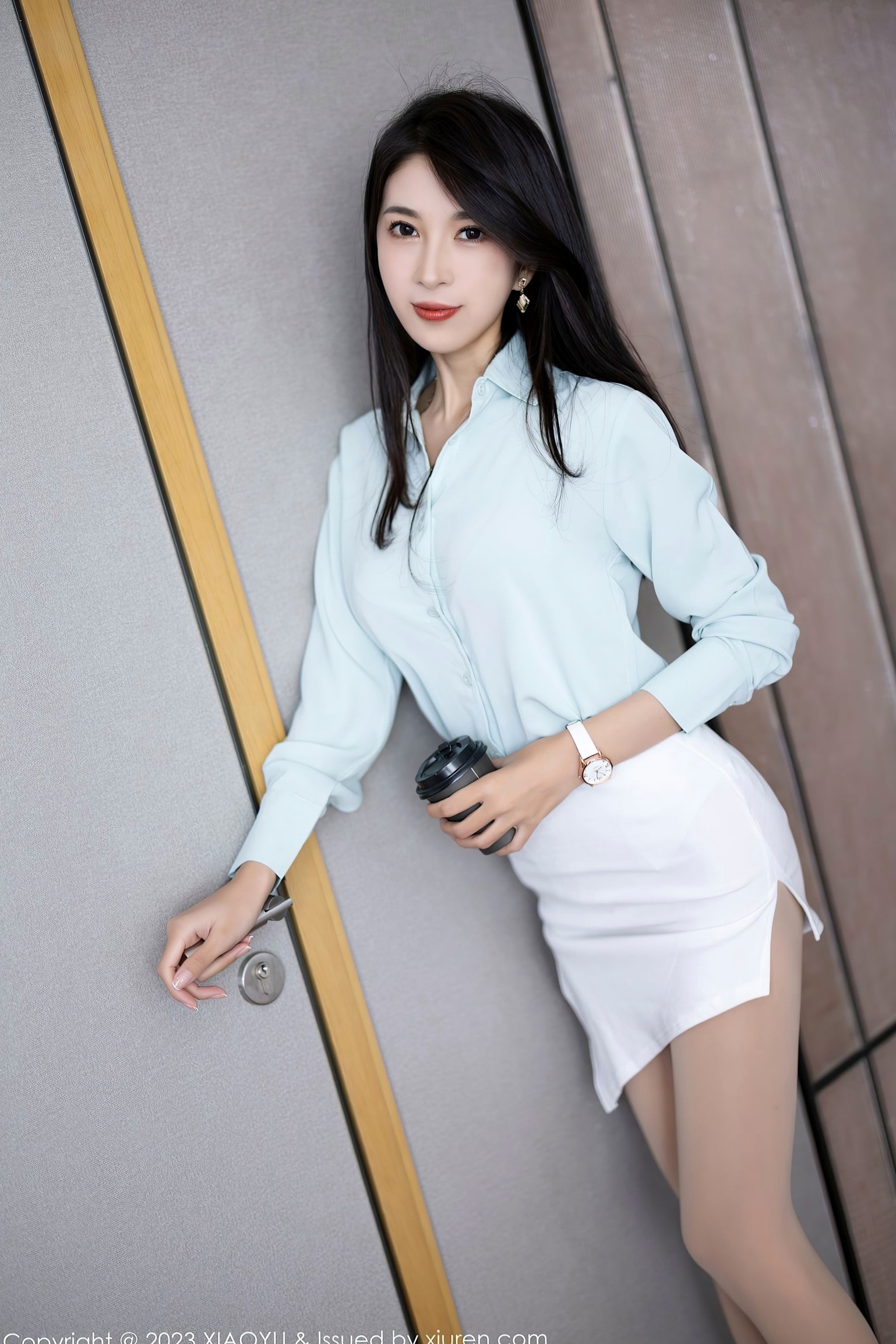 XiaoYu语画界-999-林乐一:职场OL白衬衫短裙诱惑,修长美腿搭配丝袜,展现知性与性感并存的职场风,2023.04.03