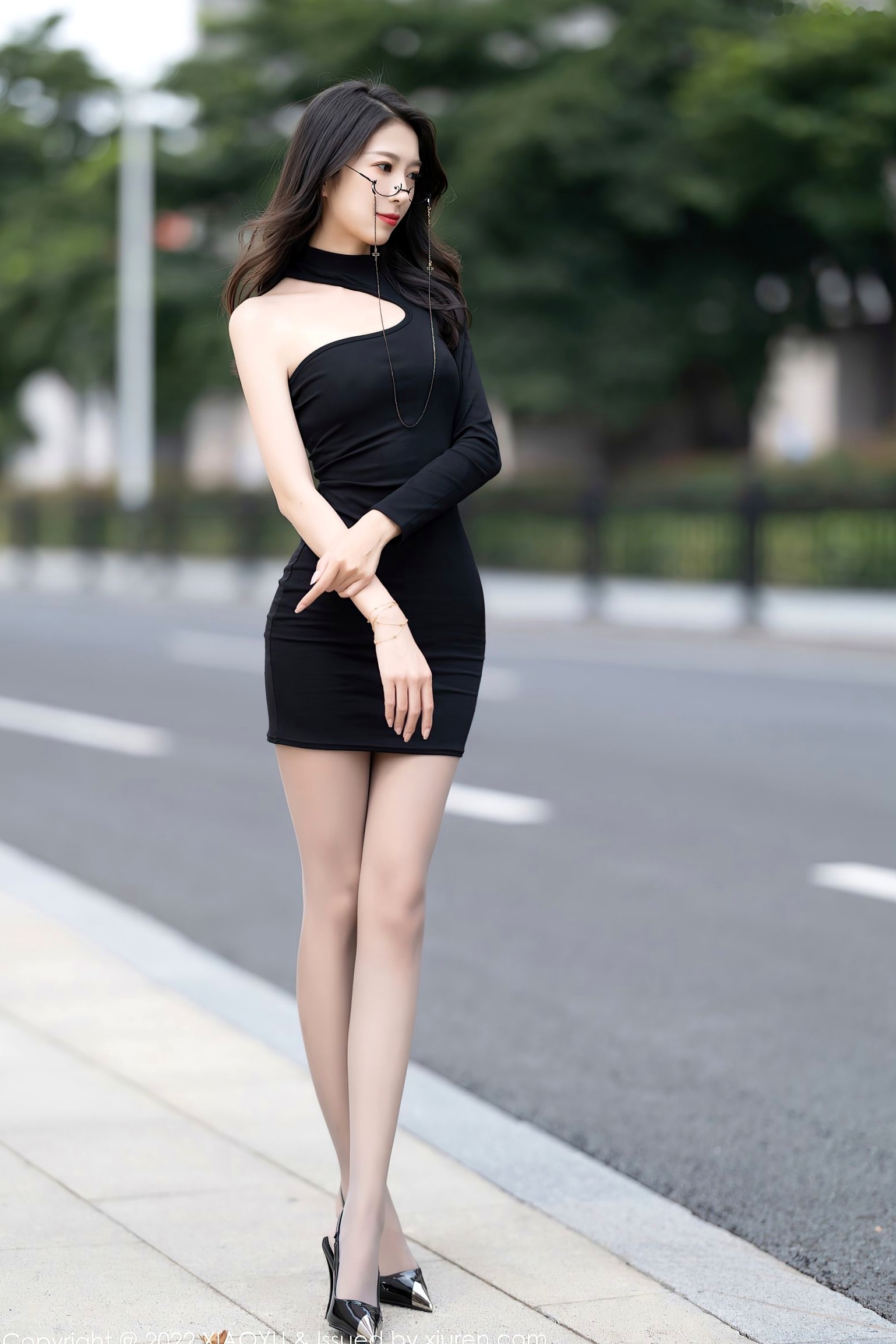 XiaoYu语画界-784-林乐一-极品私房写真,火辣红色内衣搭配黑丝诱惑,展现冷艳气质与完美身姿,2022.05.24