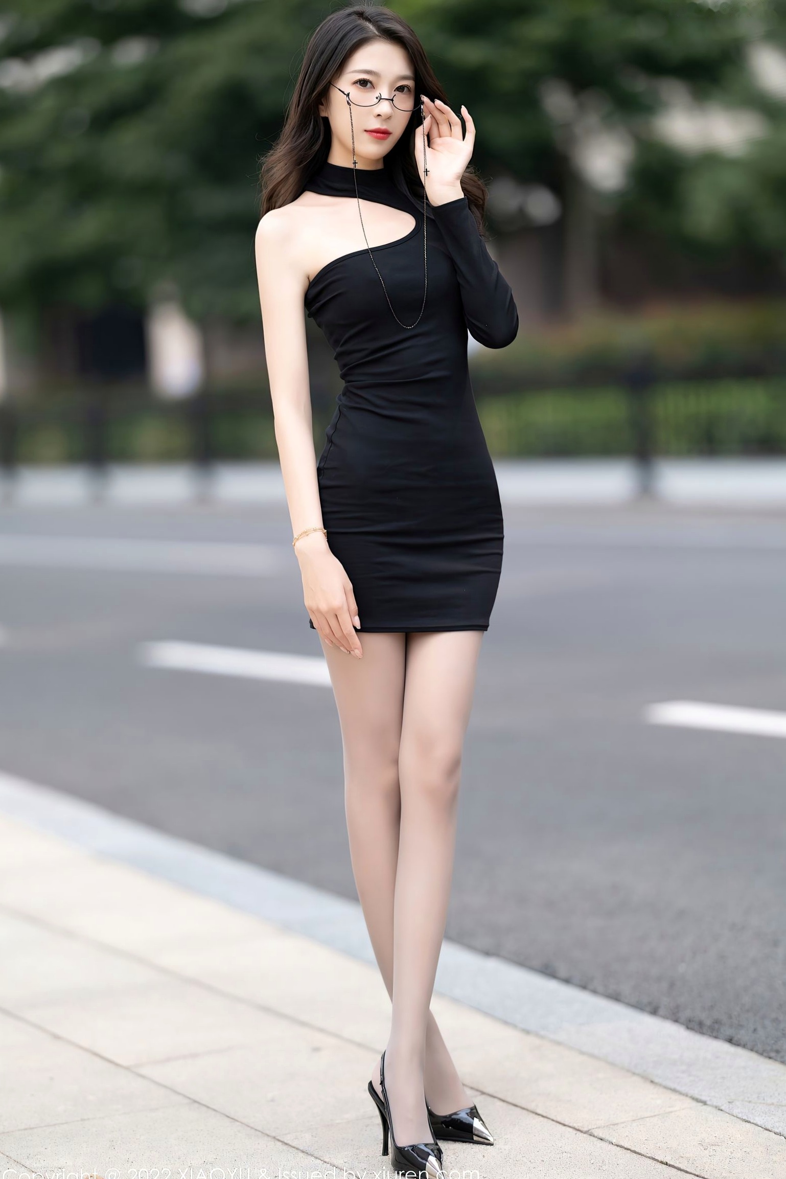 XiaoYu语画界-784-林乐一-极品私房写真,火辣红色内衣搭配黑丝诱惑,展现冷艳气质与完美身姿,2022.05.24