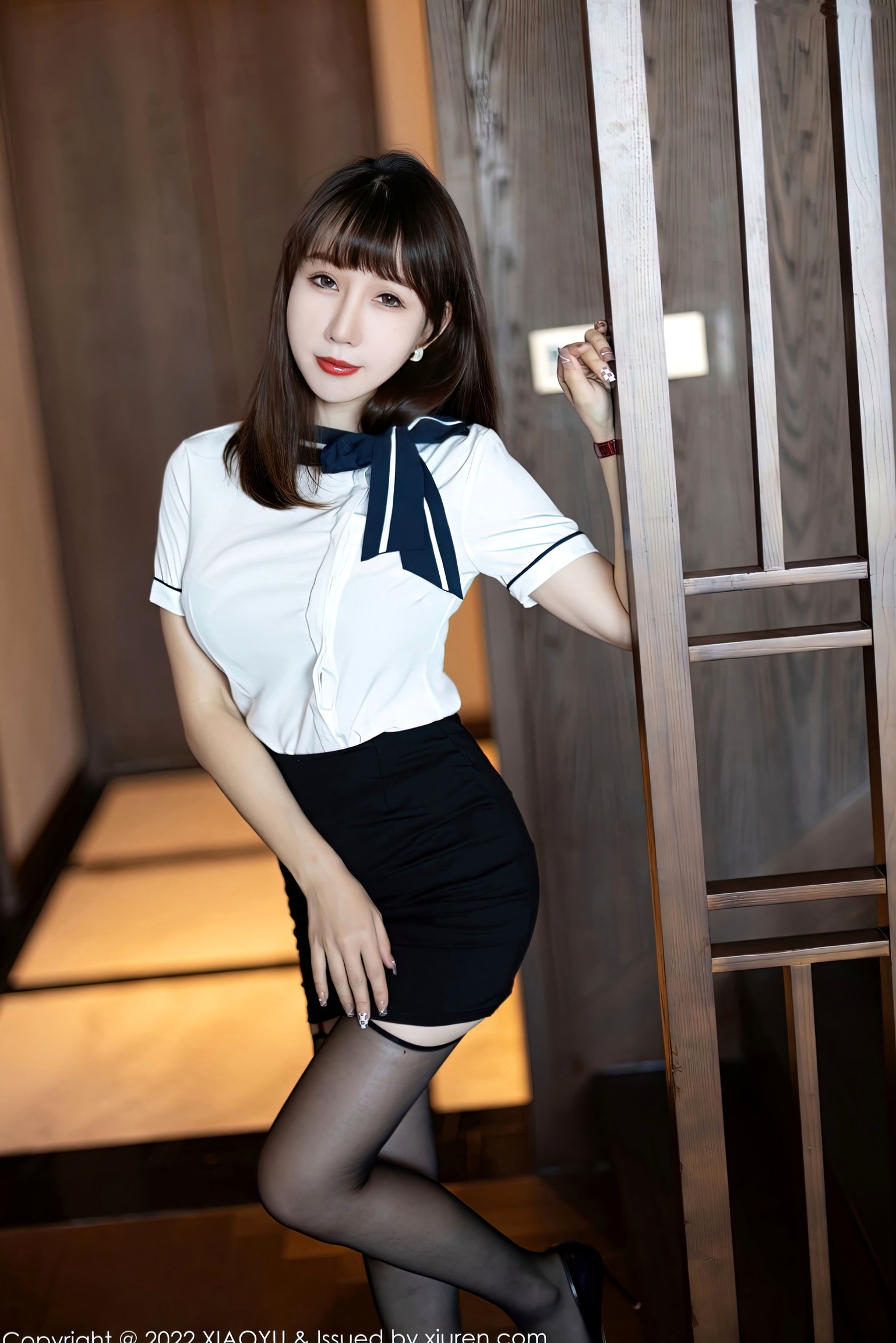 XiaoYu语画界-918-波巧酱-职场白衬衫制服诱惑,室内私房写真,极致黑丝美腿性感大片