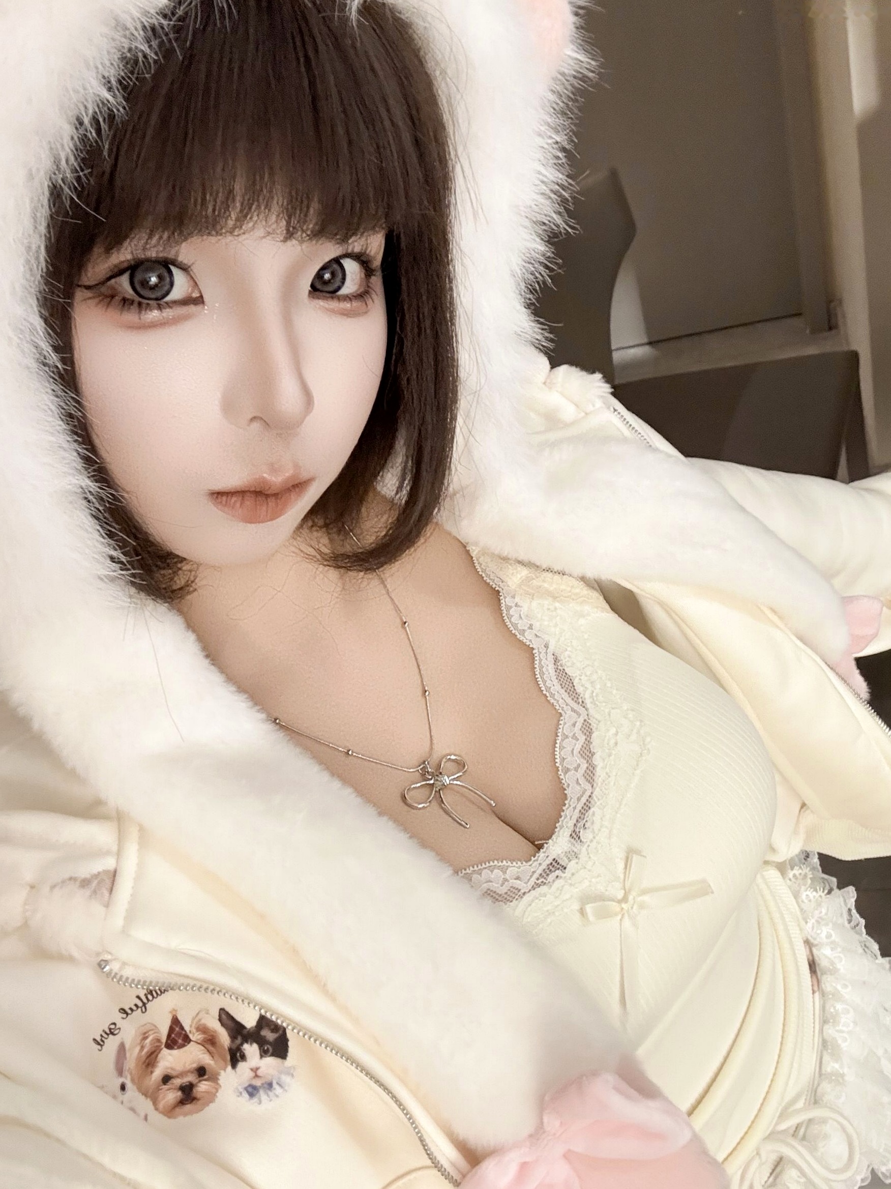 蠢沫沫-7月写真合集 绒绒毛帽蕾丝低胸私房照 萌系童颜巨乳甜美诱惑写真