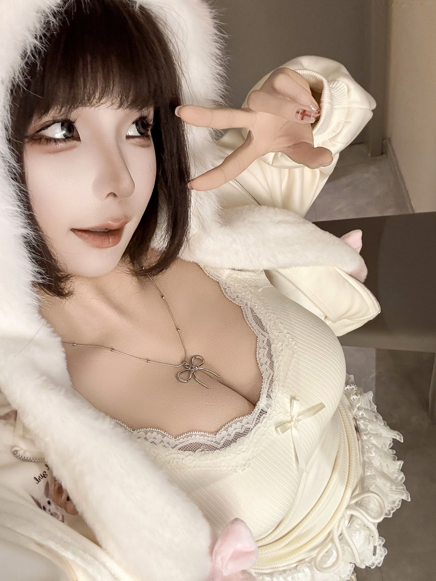 蠢沫沫-7月写真合集 绒绒毛帽蕾丝低胸私房照 萌系童颜巨乳甜美诱惑写真