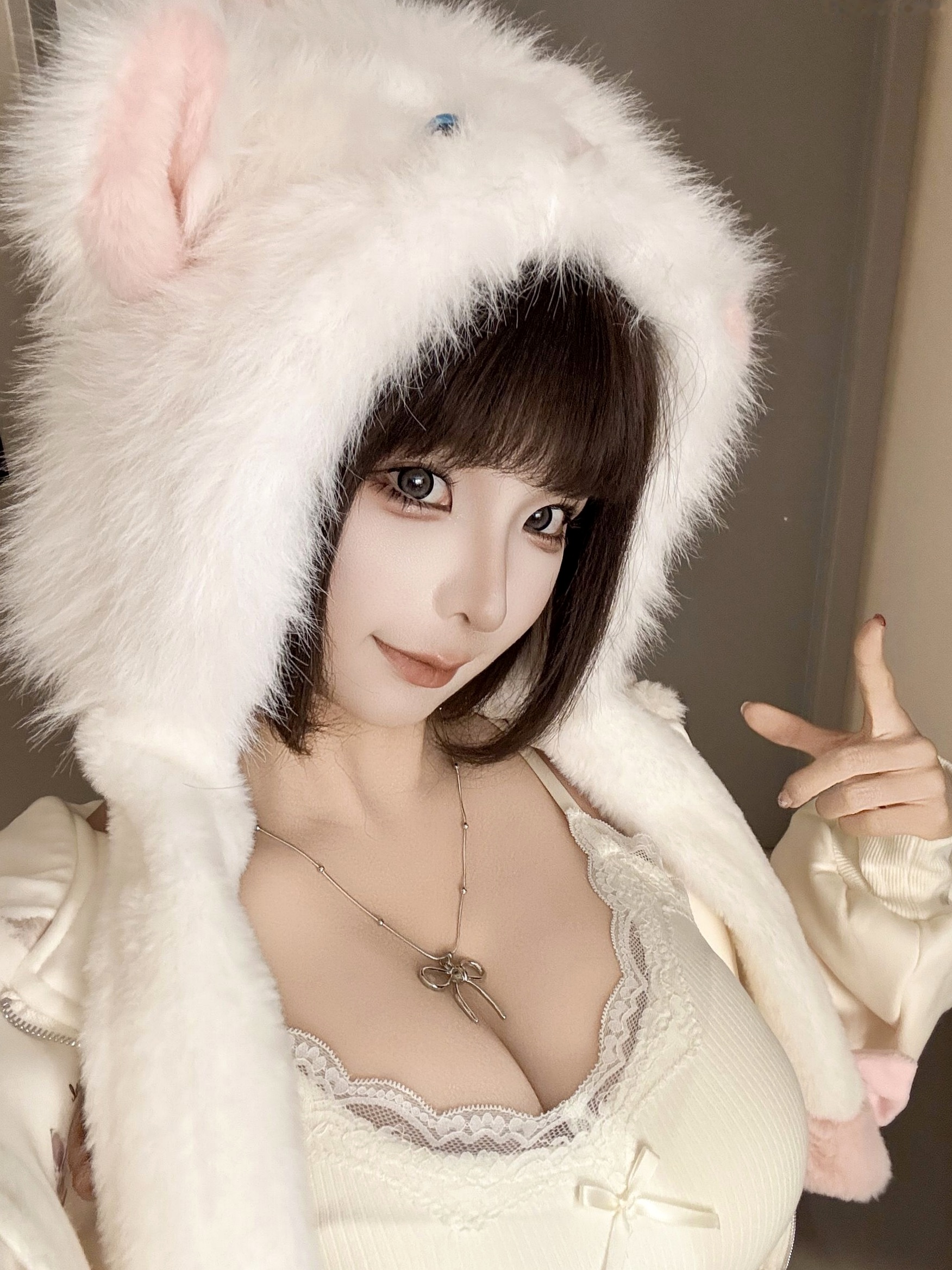 蠢沫沫-7月写真合集 绒绒毛帽蕾丝低胸私房照 萌系童颜巨乳甜美诱惑写真