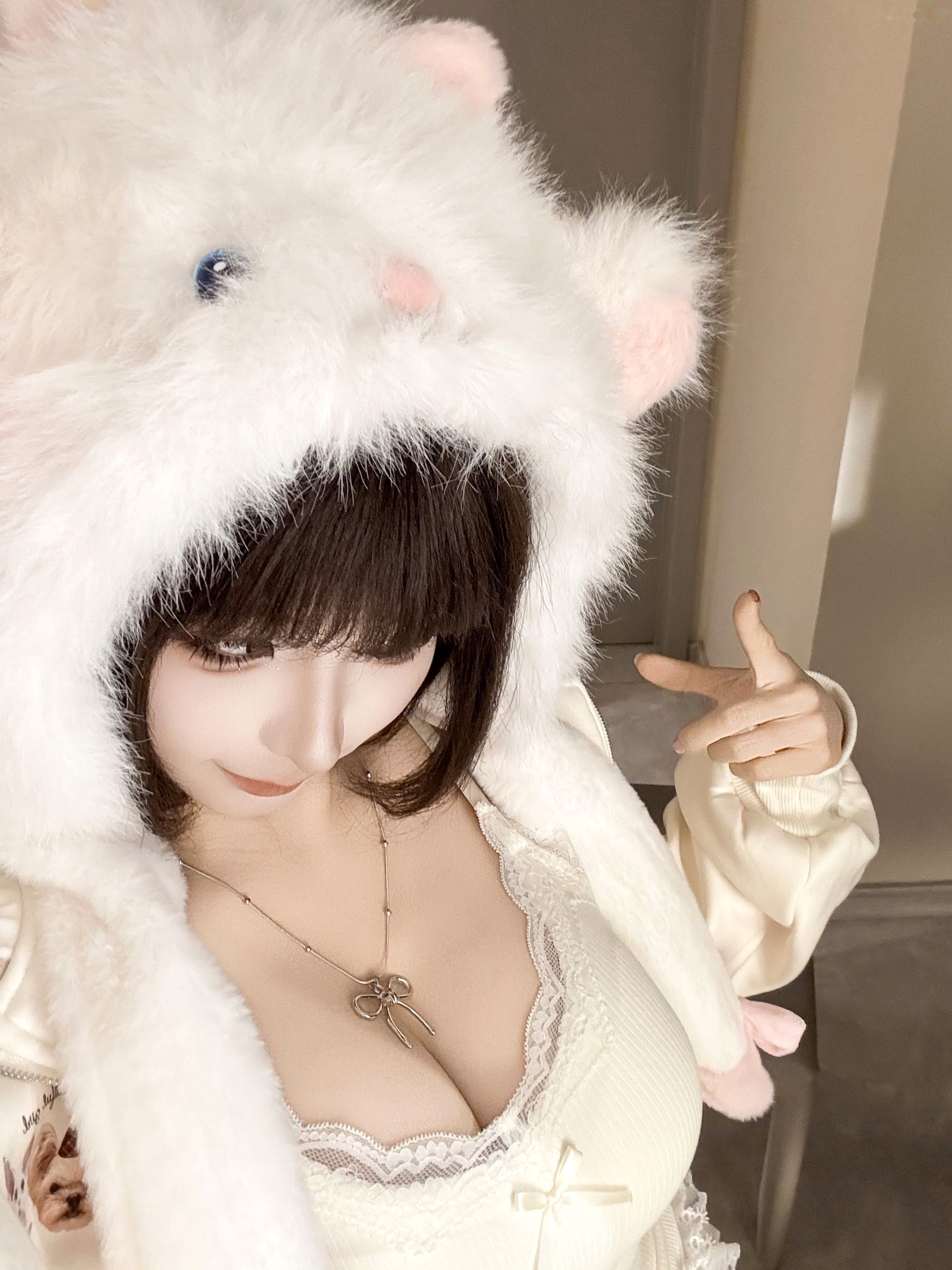 蠢沫沫-7月写真合集 绒绒毛帽蕾丝低胸私房照 萌系童颜巨乳甜美诱惑写真