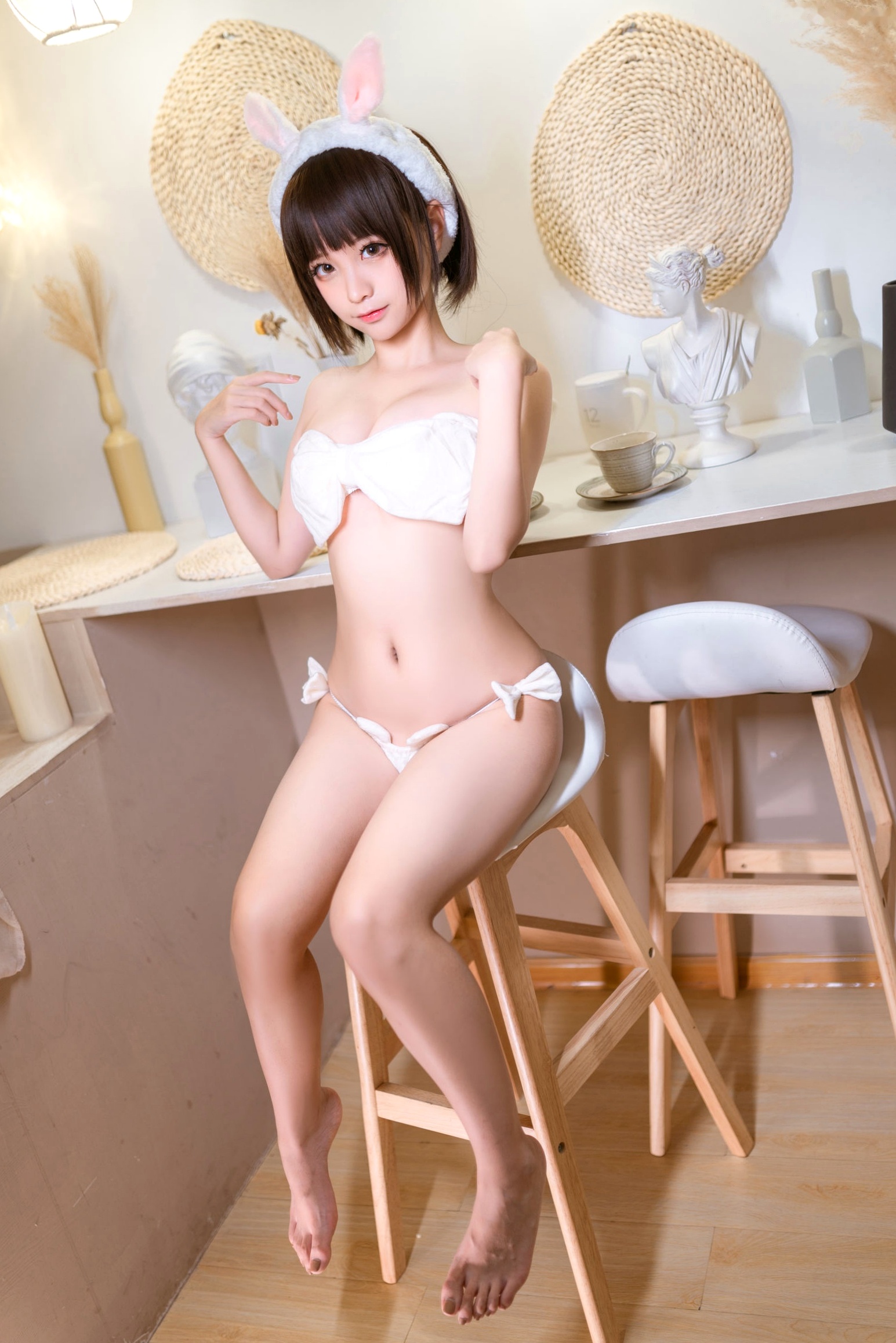 蠢沫沫-094-蝴蝶结内衣:清纯兔女郎私房写真,极致软萌诱惑,白嫩肌肤与治愈系画风