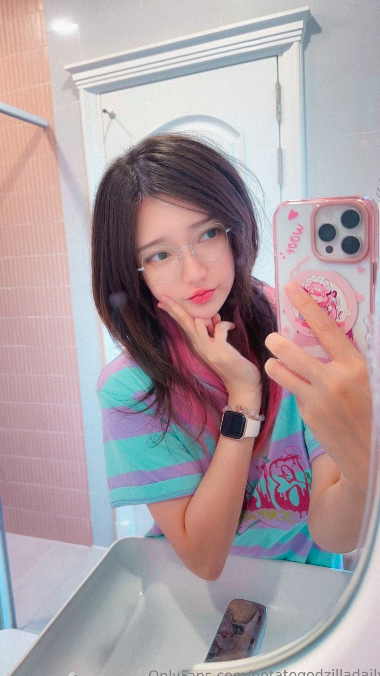 Potato-Godzilla-OnlyFans-Nude-May-2025 浴室自拍无圣光童颜巨乳大尺度写真