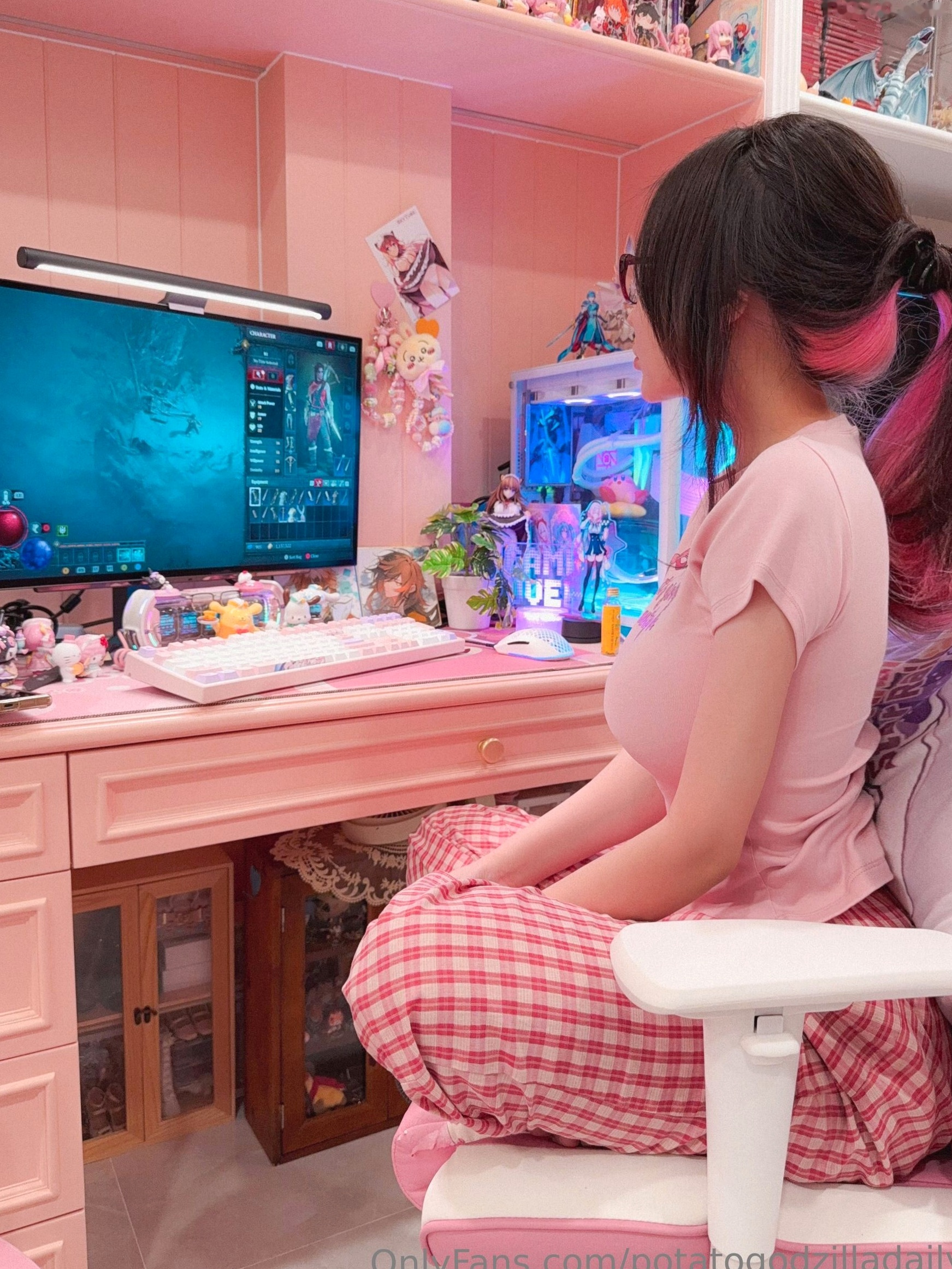 Potato-Godzilla-OnlyFans-Nude-May-2025 浴室自拍无圣光童颜巨乳大尺度写真