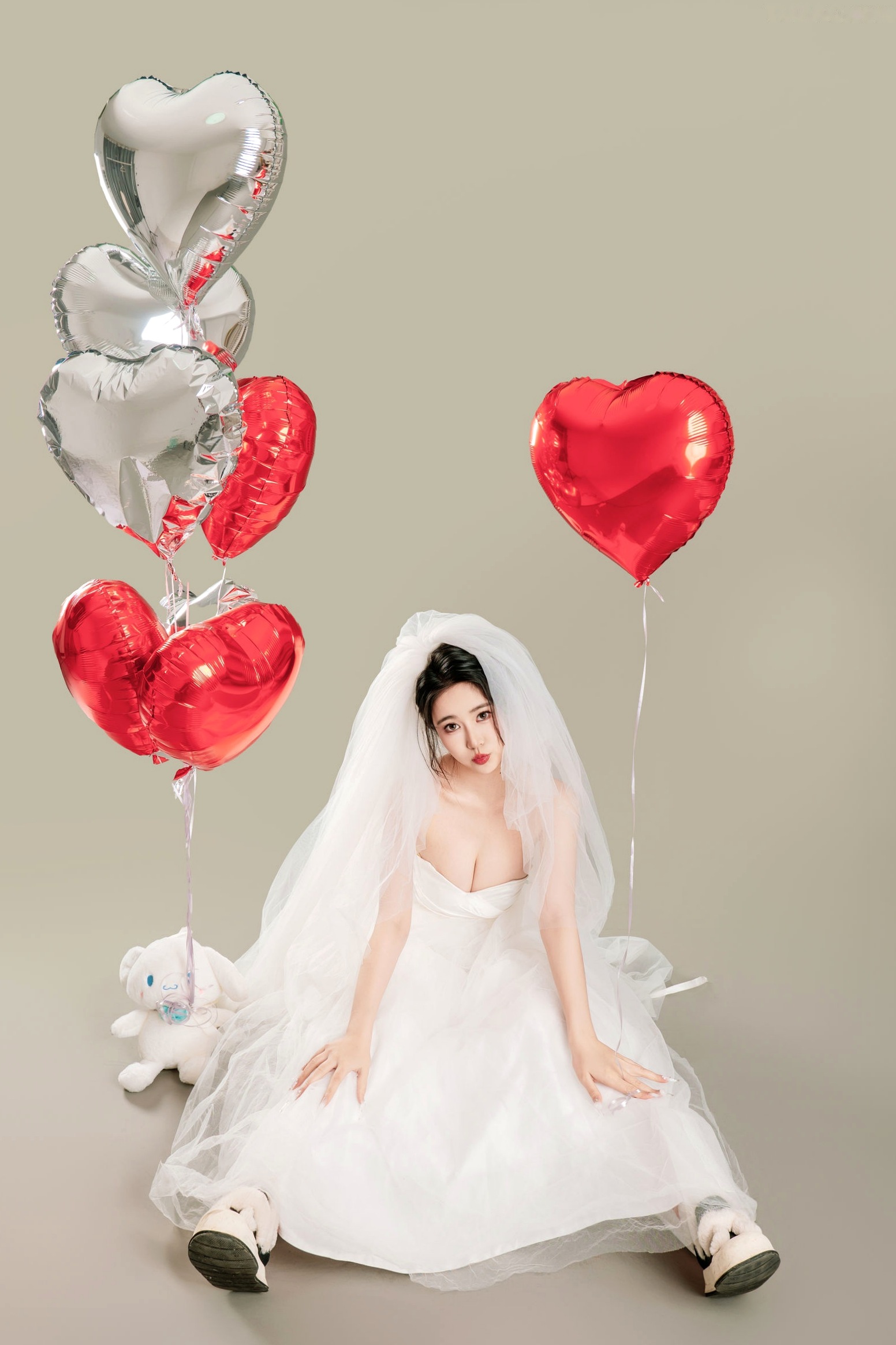 年年Nnian-LOVE-情人节特别篇:纯白婚纱私房照,心形气球浪漫诱惑与清纯甜美的碰撞