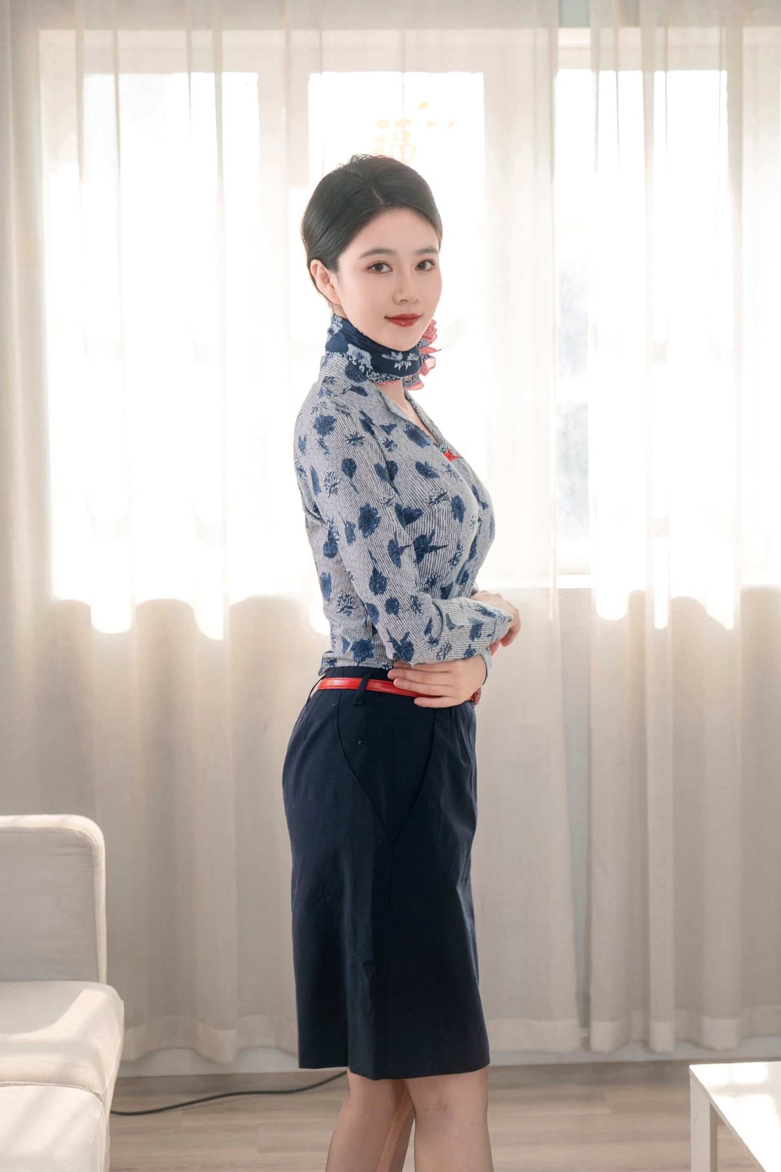 年年Nnian-空姐2:制服诱惑与黑丝私房美图,职场丽人的绝美视觉盛宴