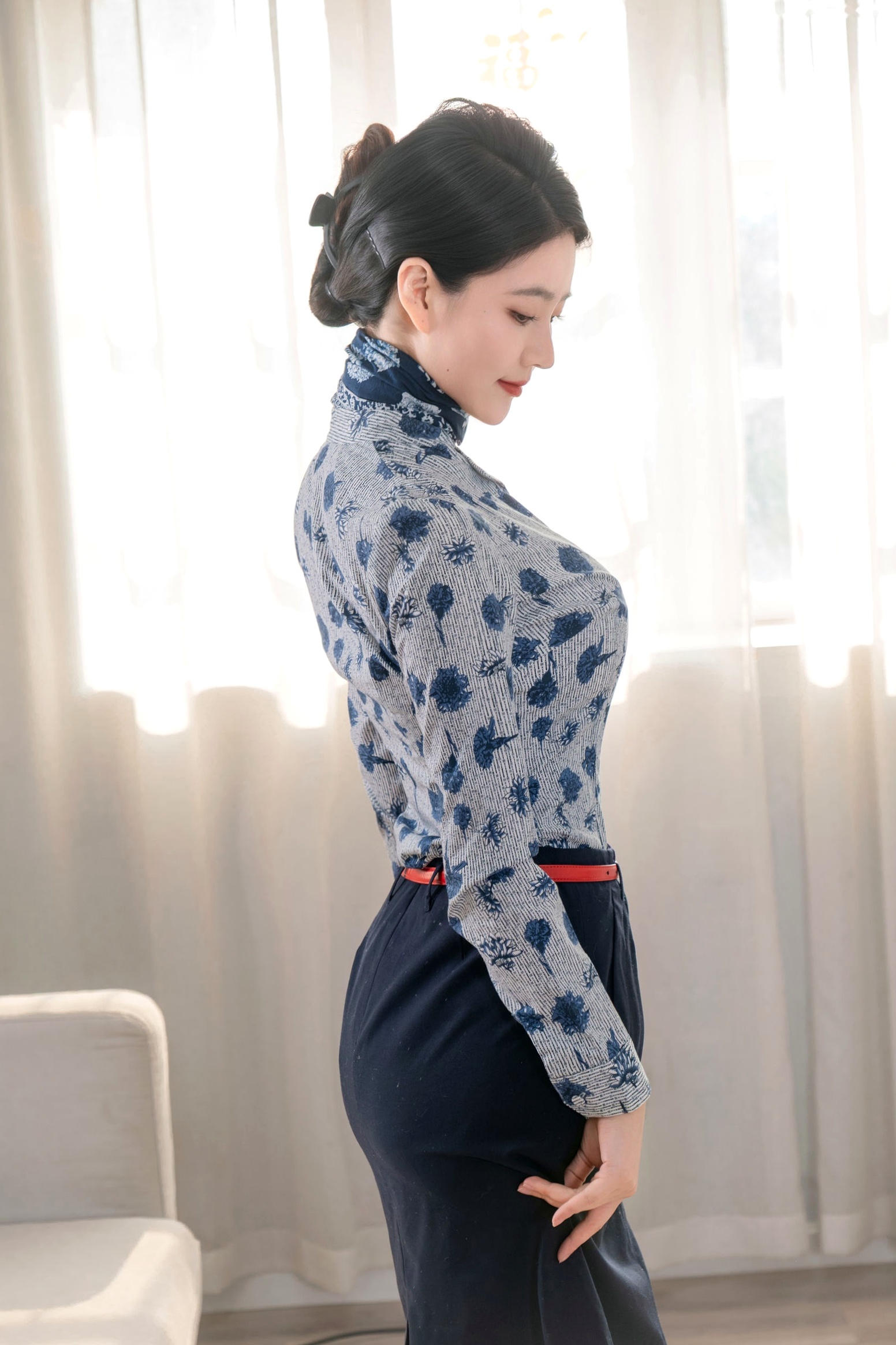 年年Nnian-空姐2:制服诱惑与黑丝私房美图,职场丽人的绝美视觉盛宴
