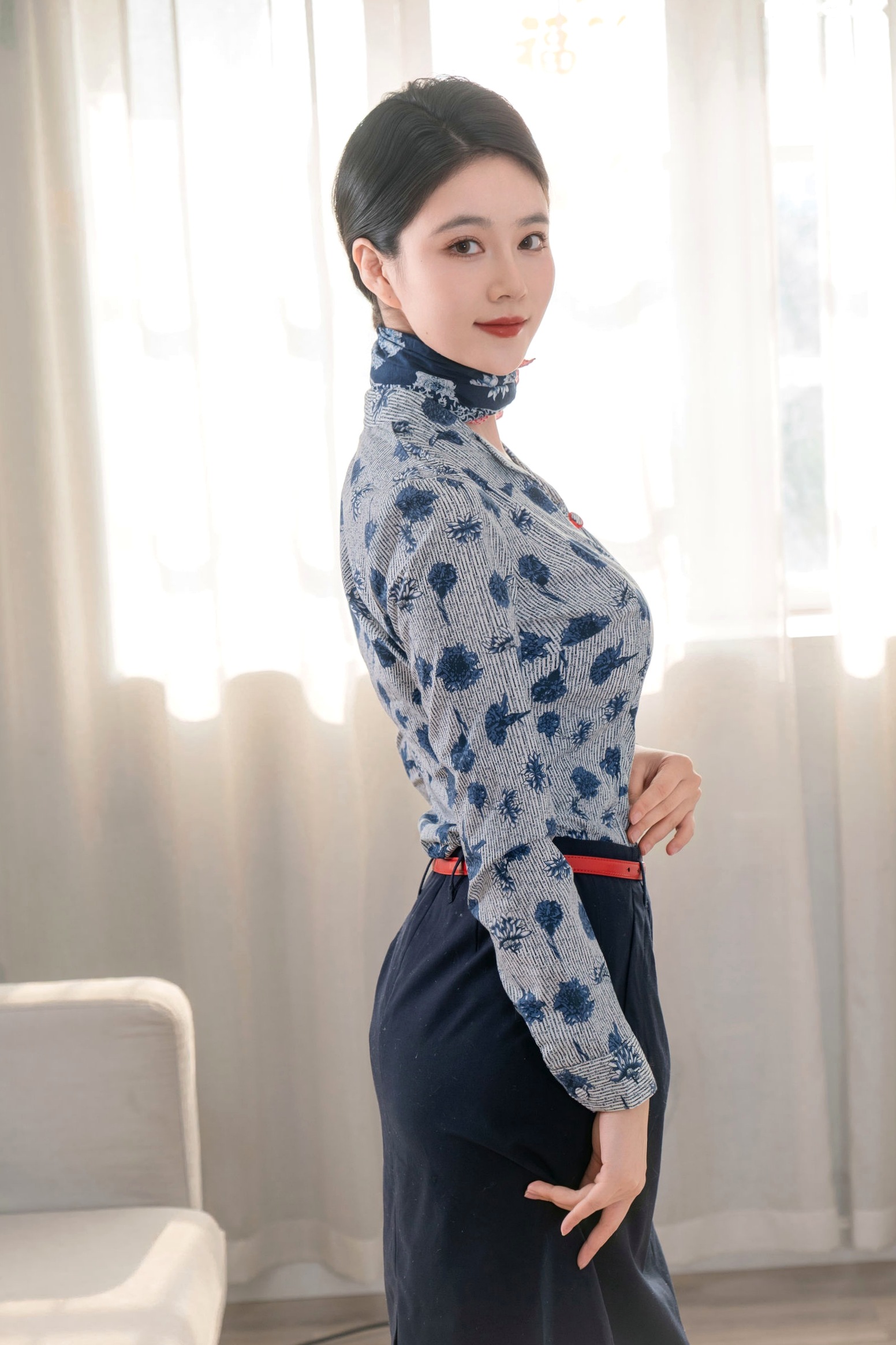 年年Nnian-空姐2:制服诱惑与黑丝私房美图,职场丽人的绝美视觉盛宴