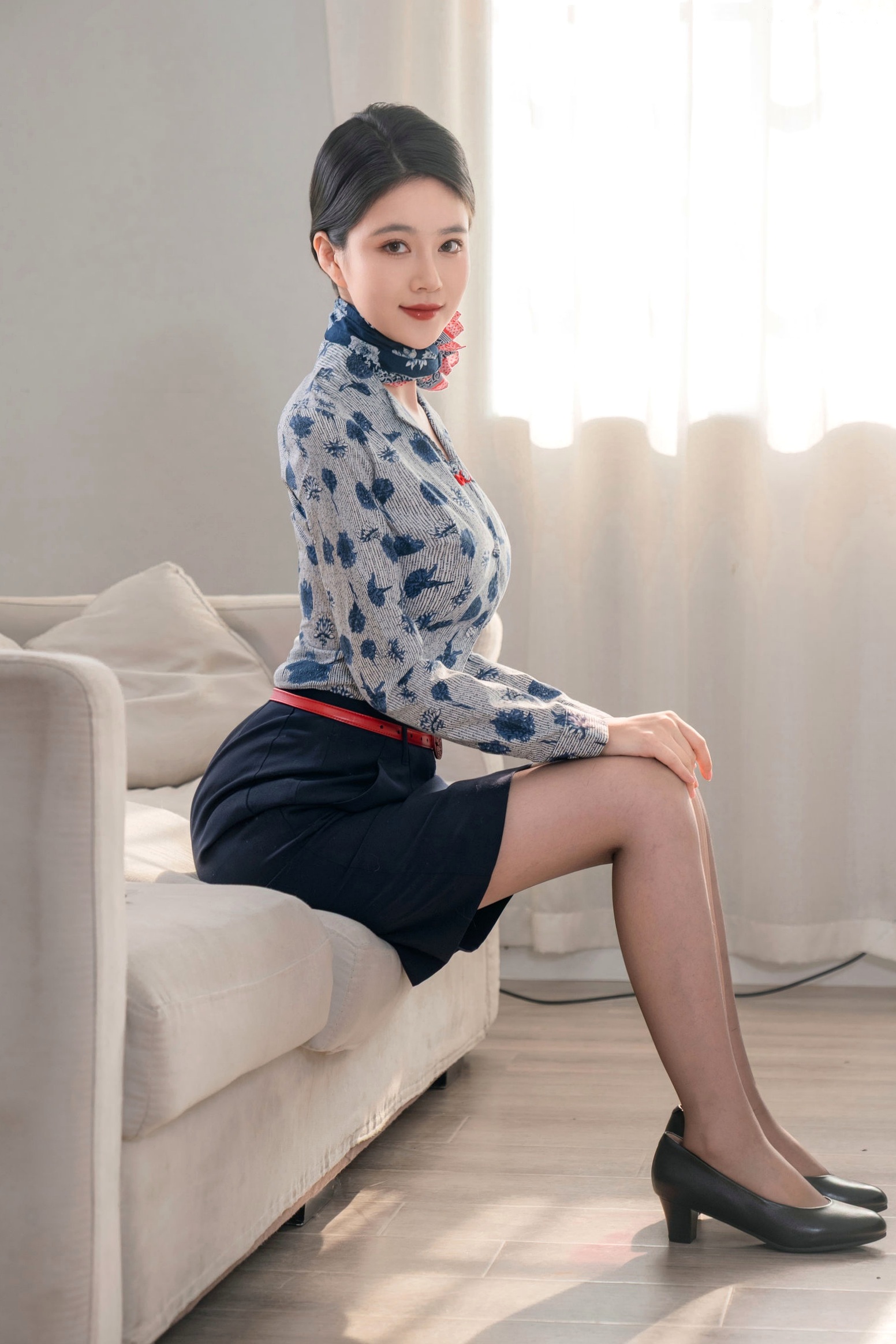 年年Nnian-空姐2:制服诱惑与黑丝私房美图,职场丽人的绝美视觉盛宴