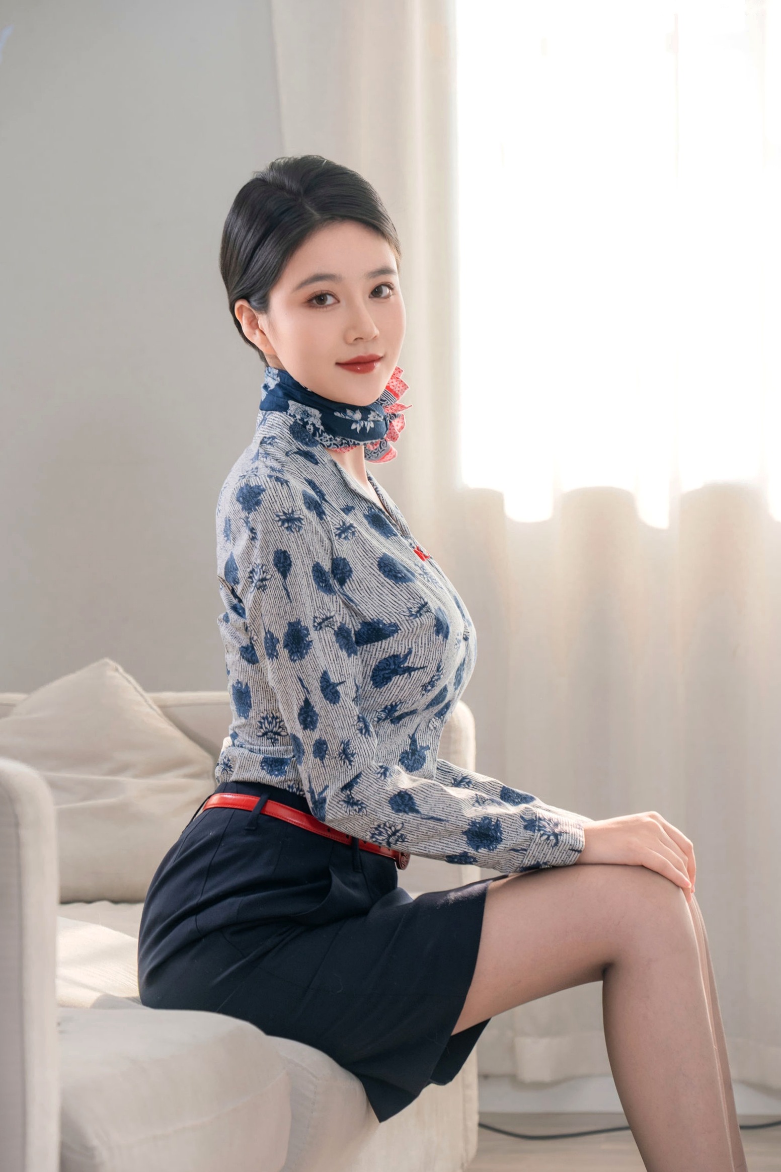 年年Nnian-空姐2:制服诱惑与黑丝私房美图,职场丽人的绝美视觉盛宴