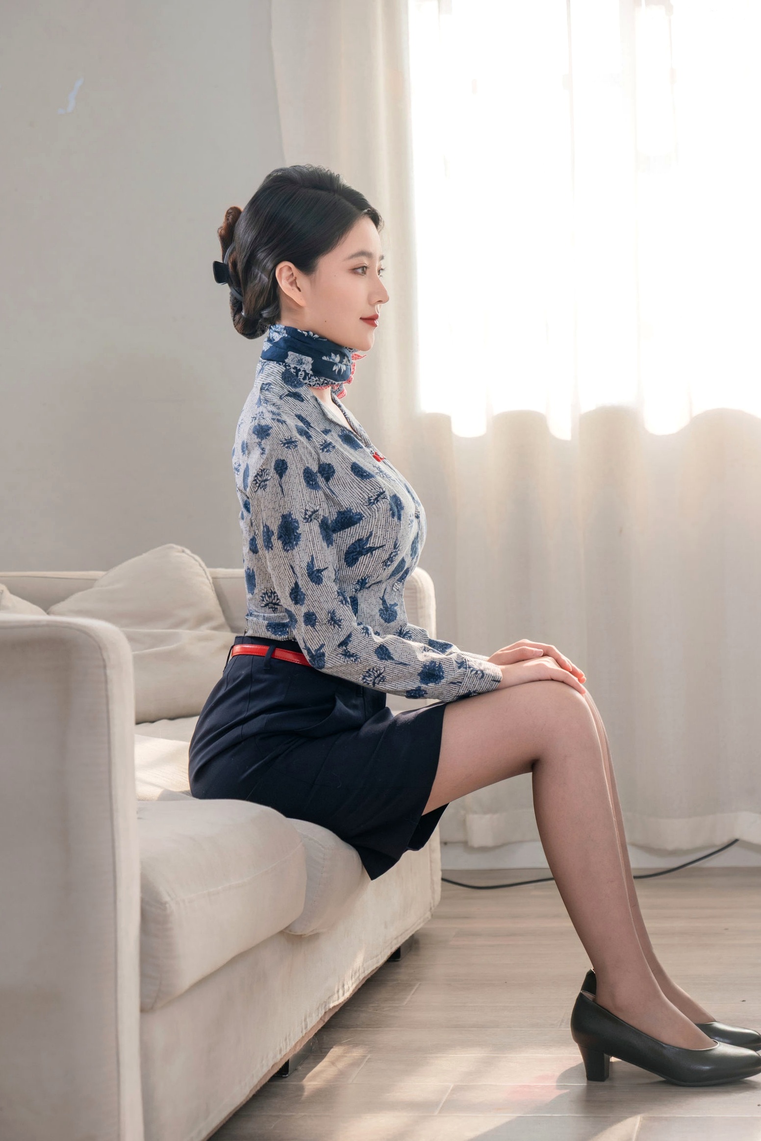 年年Nnian-空姐2:制服诱惑与黑丝私房美图,职场丽人的绝美视觉盛宴