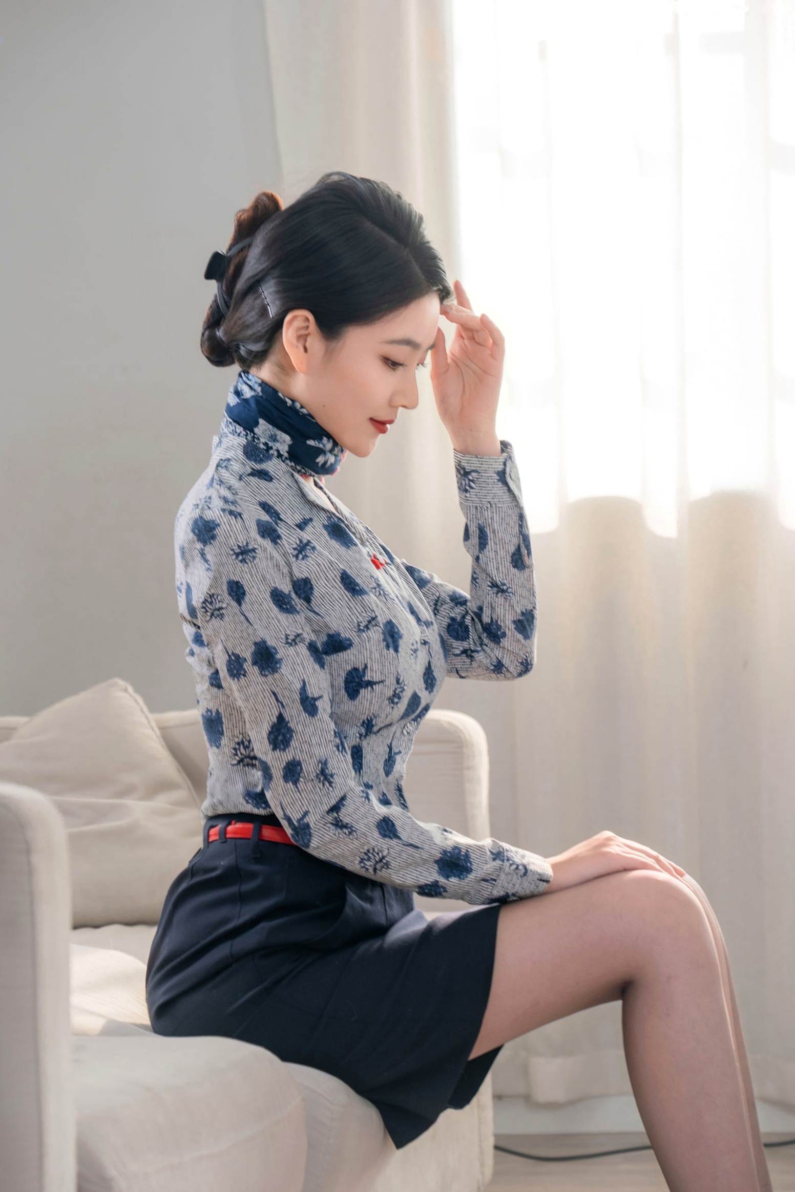 年年Nnian-空姐2:制服诱惑与黑丝私房美图,职场丽人的绝美视觉盛宴