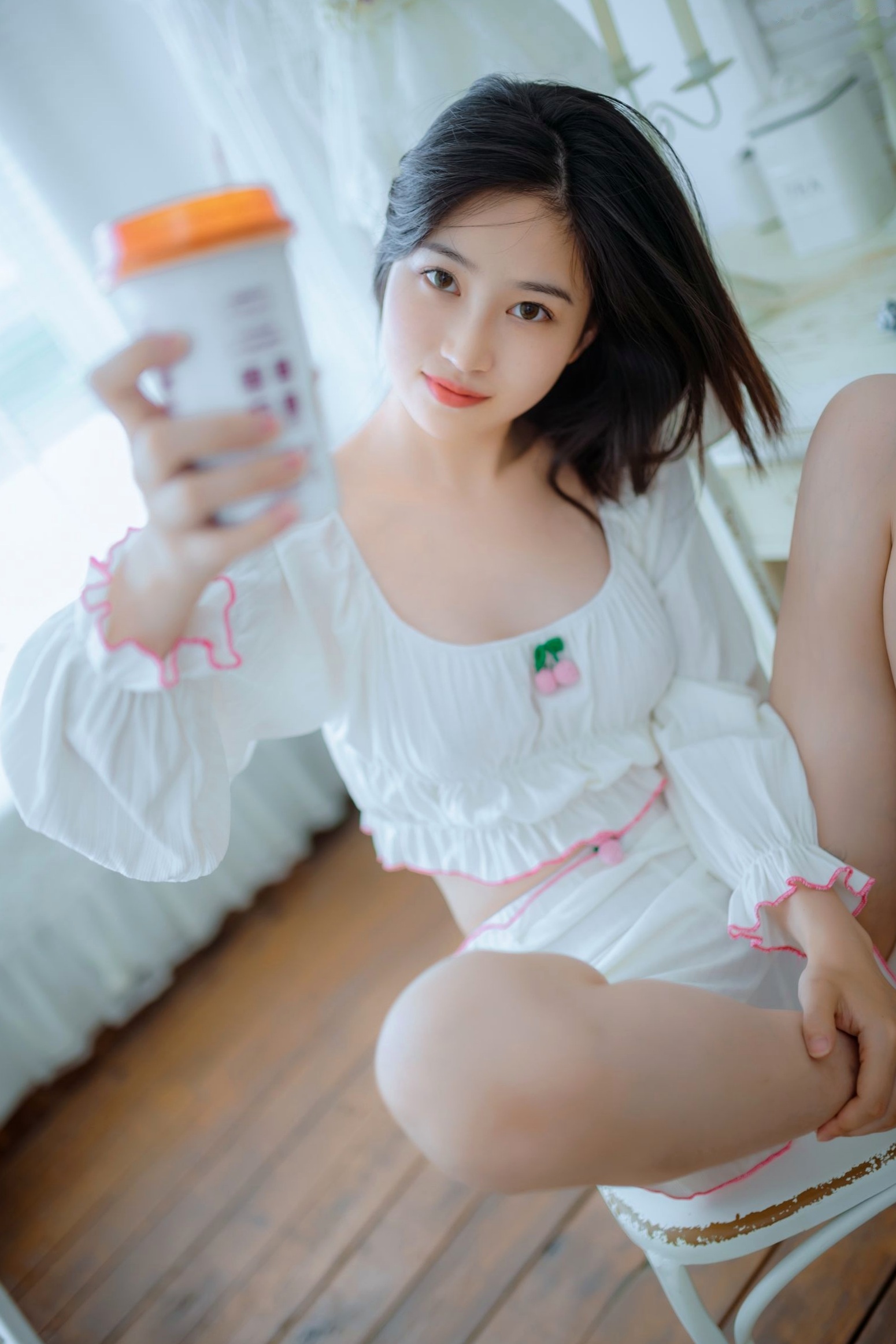 年年-爱吃棒棒糖的少女