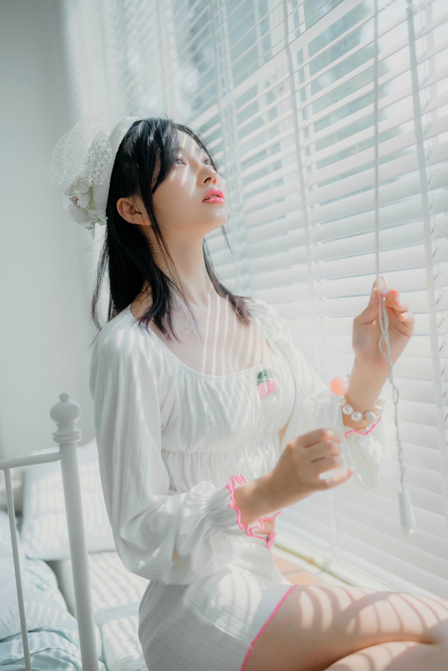 年年-爱吃棒棒糖的少女