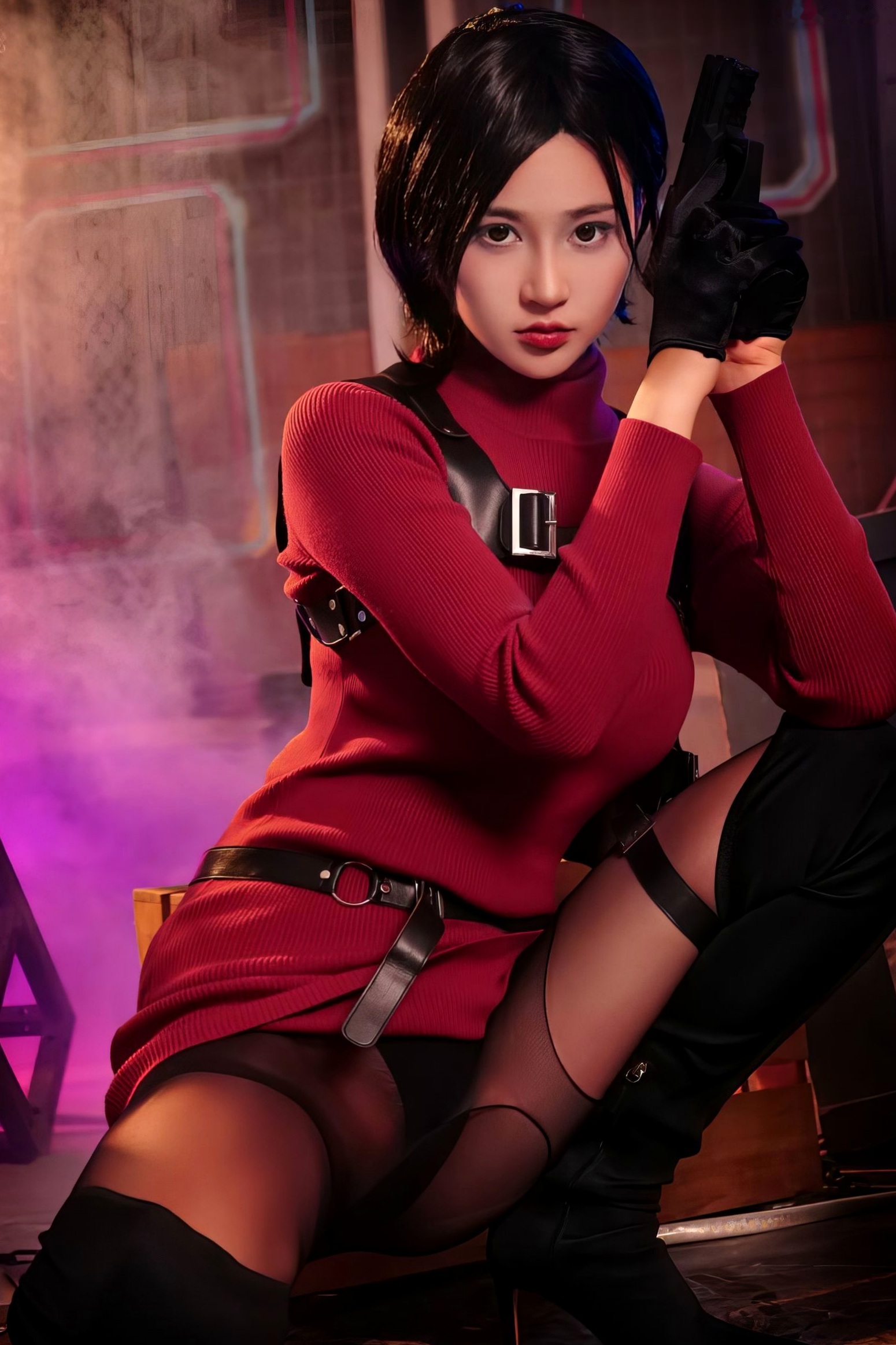 年年-艾达-Ada-Wong-生化危机特工角色扮演,工业风场景下的极致演绎,冷艳气质与火辣身材完美融合