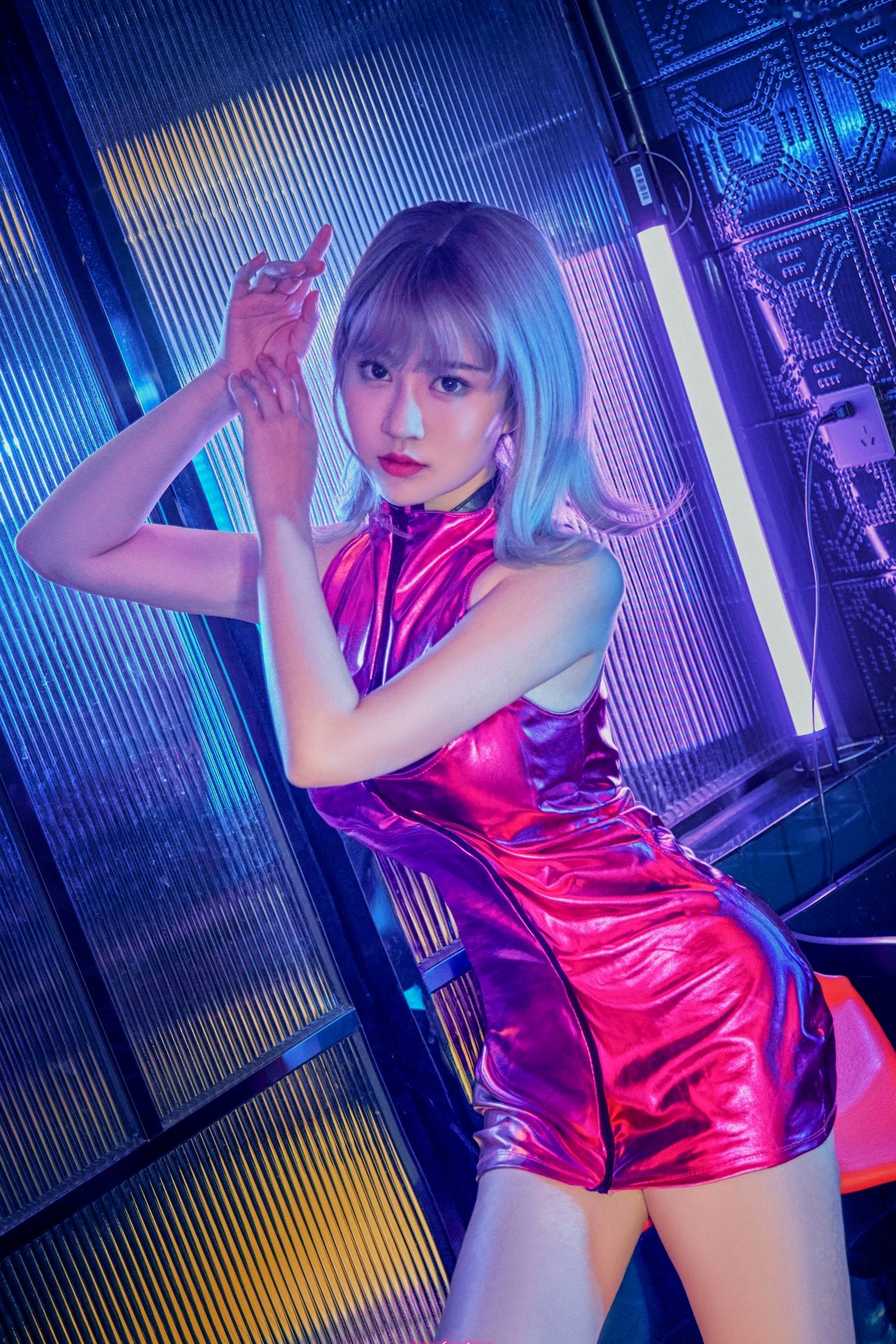 年年Nnian-赛博女孩Cyber-Girl霓虹科幻风写真,漆皮服饰演绎极致视觉盛宴,展现未来潮流与性感魅力