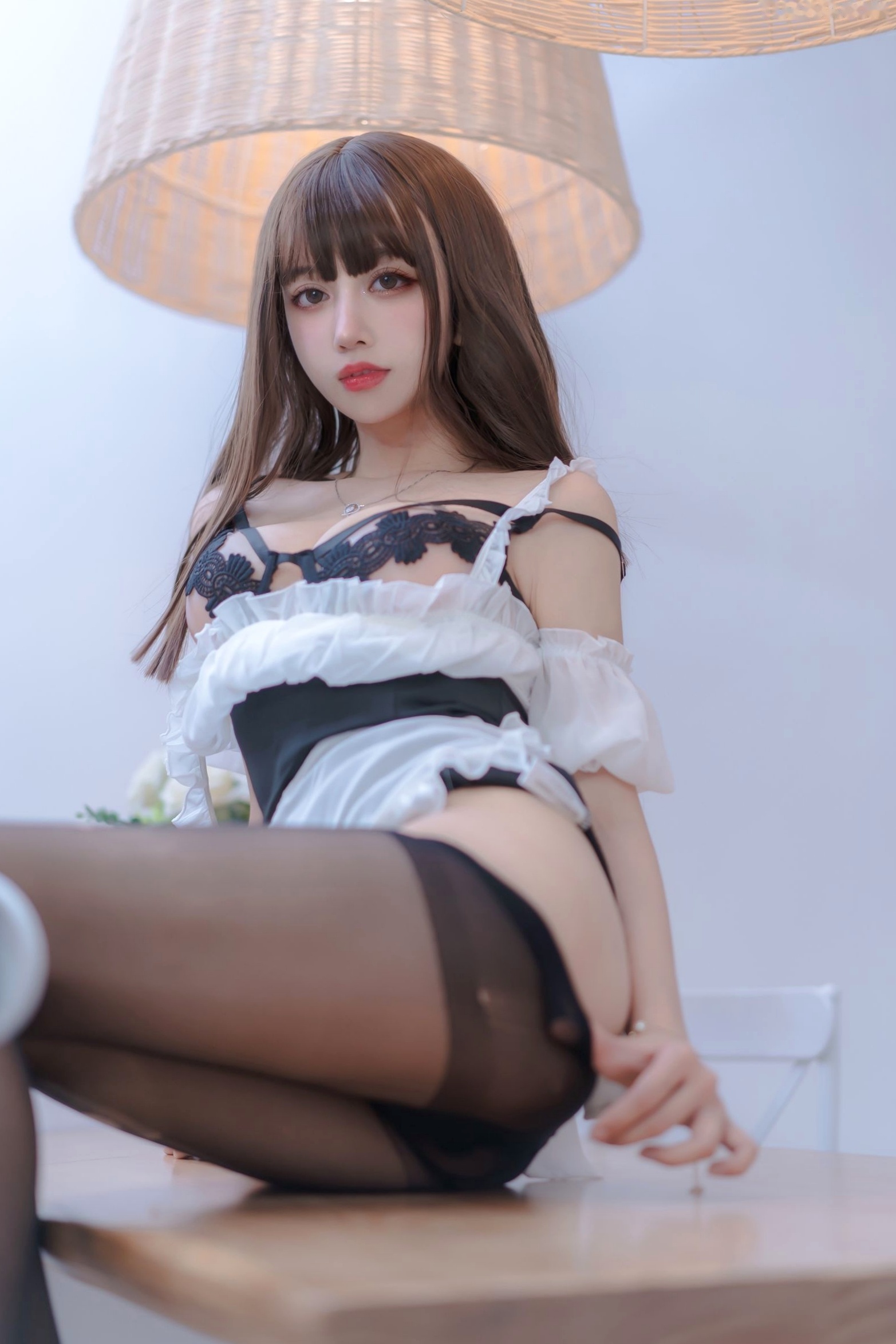 过期米线线喵-126-女仆使用手册:黑丝诱惑与角色扮演私房摄影